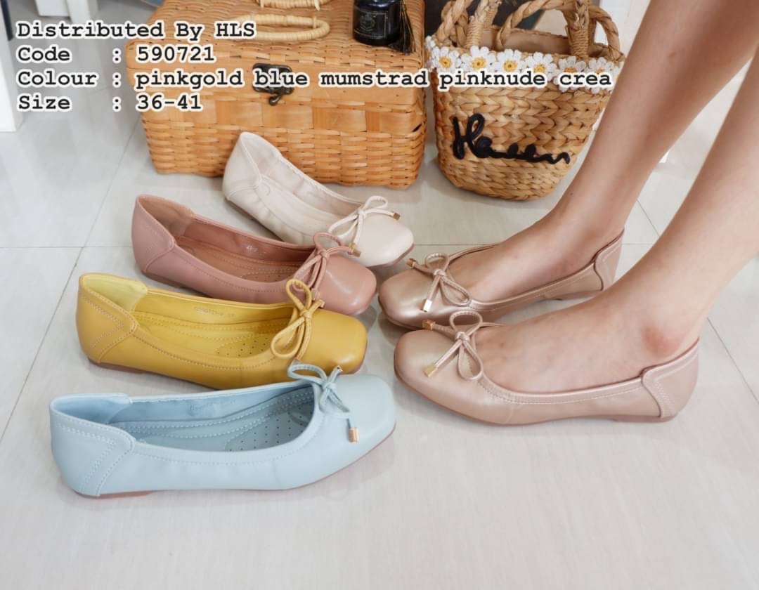 งานรีพีท มาแล้วคะ พร้อมส่งคร่าา🙏🏻🙏🏻 !! รองเท้าแฟรชเตี้ย style H&M ทรงหัวตัดมน พร้อมเชือกโบว์เล็กๆ หนังนิ่มและพื้นนิ่มมากกกกก หนังสวยมากๆ สีพื้นเรียบหรู ใส่สบายๆชิวๆ