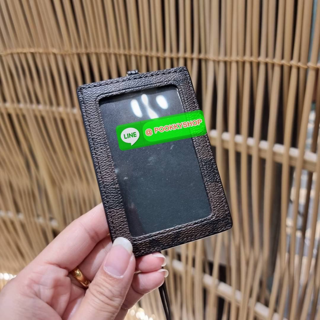 กระเป๋าใส่บัตรคล้องคอ Coach card holder ราคาพิเศษสุดๆ!!! ของหายาก!! ง่ายๆแบบไม่ธรรมดา!! คลาสสิคแต่มีดีเทลโดดเด่น!! กระเป๋าถนอมบัตร พร้อมสายคล้องคอ ดีไซน์ลวดลายสวย ดูดีทุกแบบ ใช้งานง่าย พกพาสะดวก จะใส่บัตรพนักงาน บัตรเครดิต บัตรปชช. ใบขับขี่ และบัตรอื่นๆที