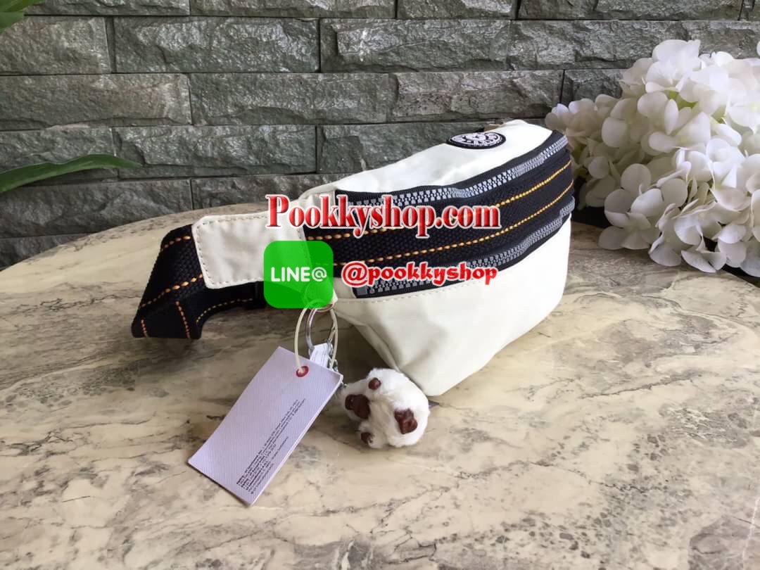 กระเป๋าคาดอกหรือคาดเอว KIPLING YASEMINA Fanny Pack วัสดุด้านนอก Nylon +polyester วัสดุกันน้ำ ด้านหน้ามี 2 ช่องใช้งาน แยกเป็นสัดส่วน ใส่มือถือได้ กระเป๋าเงินใบยาว พร้อมสายคล้องพวงกุญแจ และ พวงกุญแจลิงสัญลักษณ์แบรนด์ สายสะพายเลื่อนปรับความยาวได้ สีสันสดใส น