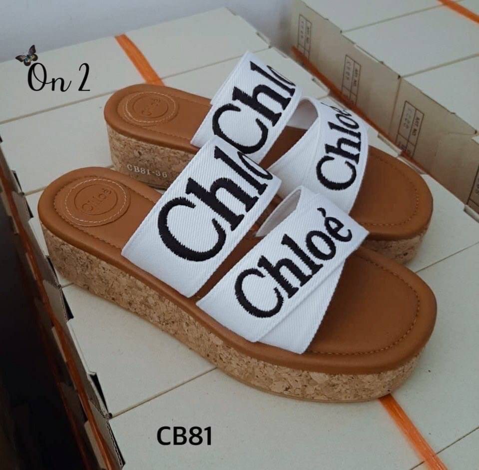รองเท้าแตะChloé รุ่น Woody LOGO SLIDE SANDALรอบนี้งานเป็นส้นหนาสูง: 1.5" งานจริงใส่สวยมากค่ะ งานปังไม่ไหว งานสวม พื้นปั้ม ผ้านิ่ม ตราโลโก้ สวยมากกกก ก.ล้านตัว