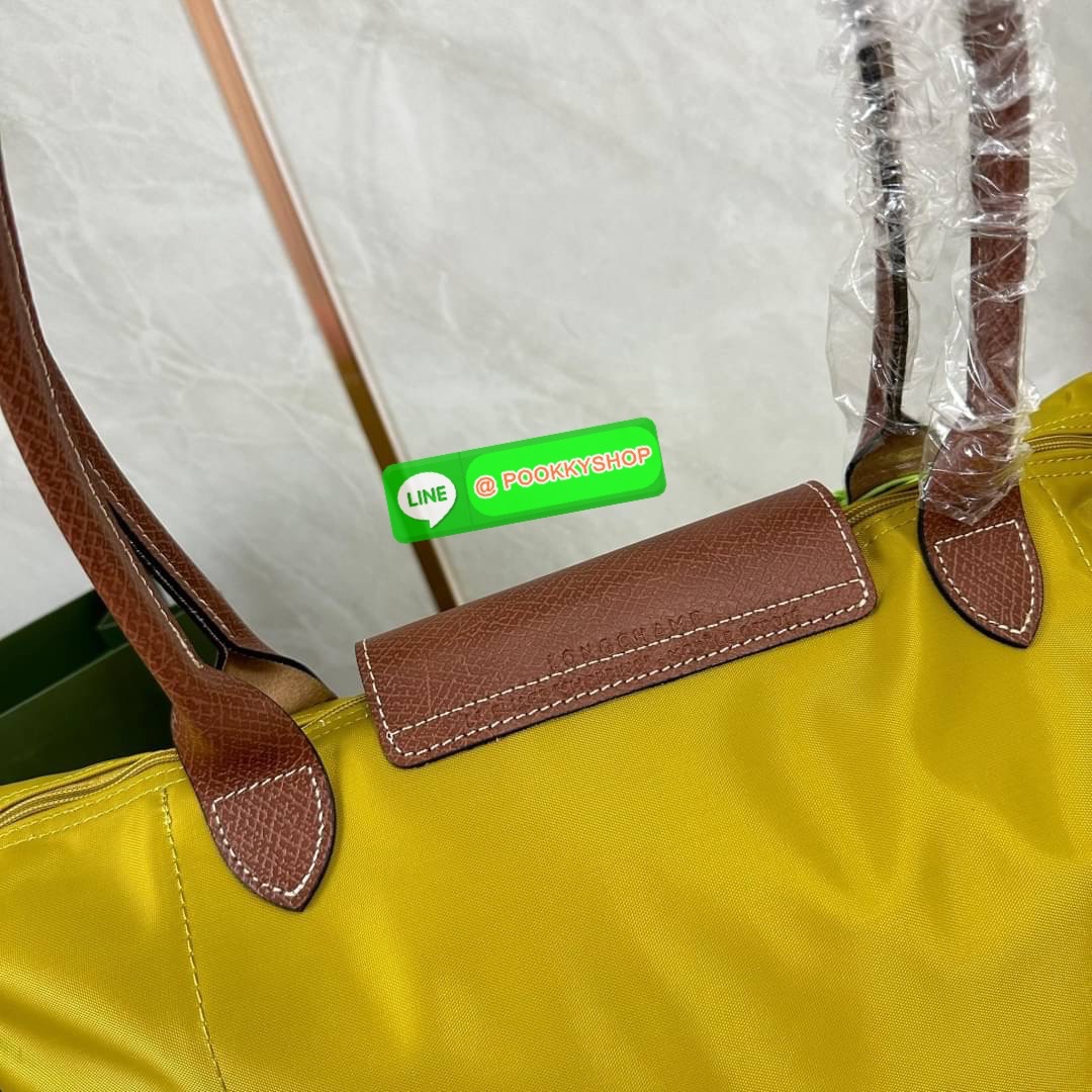 LONHGCHAMP LE PLIAGE ORIGINAL L TOTE BAG 🔖กระเป๋าสะพายไหล่ Le pliage ใบใหญ่ เรียบง่ายจุของได้เยอะ สามารถเก็บเอกสารหรือแล็ปท็อปได้คะ 🔖วัสดุ:ไนลอนเคลือบ 🔖เปิด-ปิดด้วยซิป ภายในกว้าง มีช่องลับแยกคะ 🔖สามารถพับเก็บได้พกพาสะดวกคะ