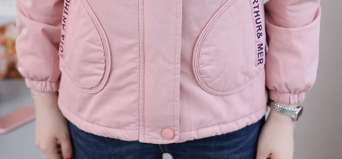 เสื้อกันหนาวแฟชั่นนำเข้า : เสื้อกันหนาวแฟชั่น พร้อมส่ง สีชมพู แขนยาว แต่งจั๊มปลายแขน ซับในบุด้วยผ้าขนสัตว์นุ่มๆ มีฮูทสุดเก๋ แบบซิบรูด กระเป๋า 2 ข้างใช้งานได้ งานสวยเหมือนแบบแน่นอนค่ะ หน้าหนาวปีนี้พลาดไม่ได้น้า