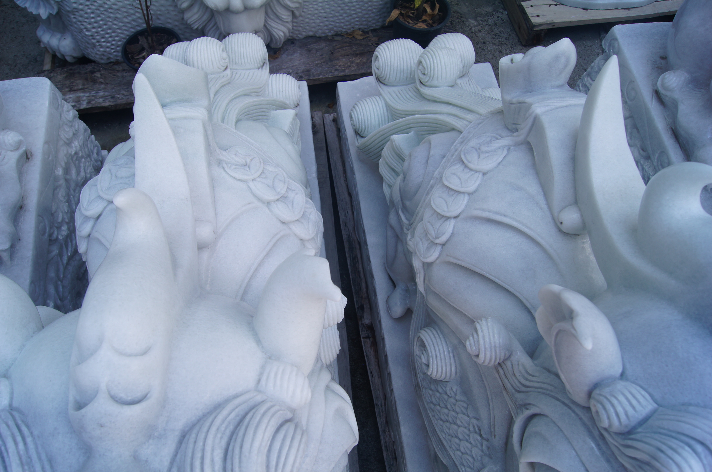 ปี่เซี๊ยะหินอ่อนแกะสลัก ยาว60เซนติเมตร สีขาว