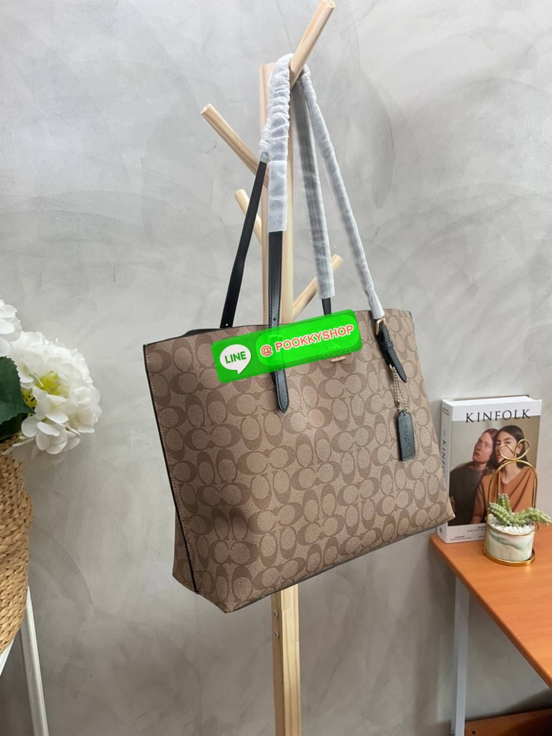 🚚 พร้อมส่ง 🚚 Restock!! รุ่นขายดีที่สุด มากี่รอบก็ขายดีหมดไวทุกรอบ💕 COACH F1665 MOLLIE TOTE IN SIGNATURE CANVAS กระเป๋าสะพายไหล่ Coach ทรง Shopping รุ่นใหม่ คุณภาพดี หนัง pvc หนังนิ่ม ทรงสวย คลาสสิก รุ่นฮิตตลอดกาล ไม่ตกเทรน ภายในแยก