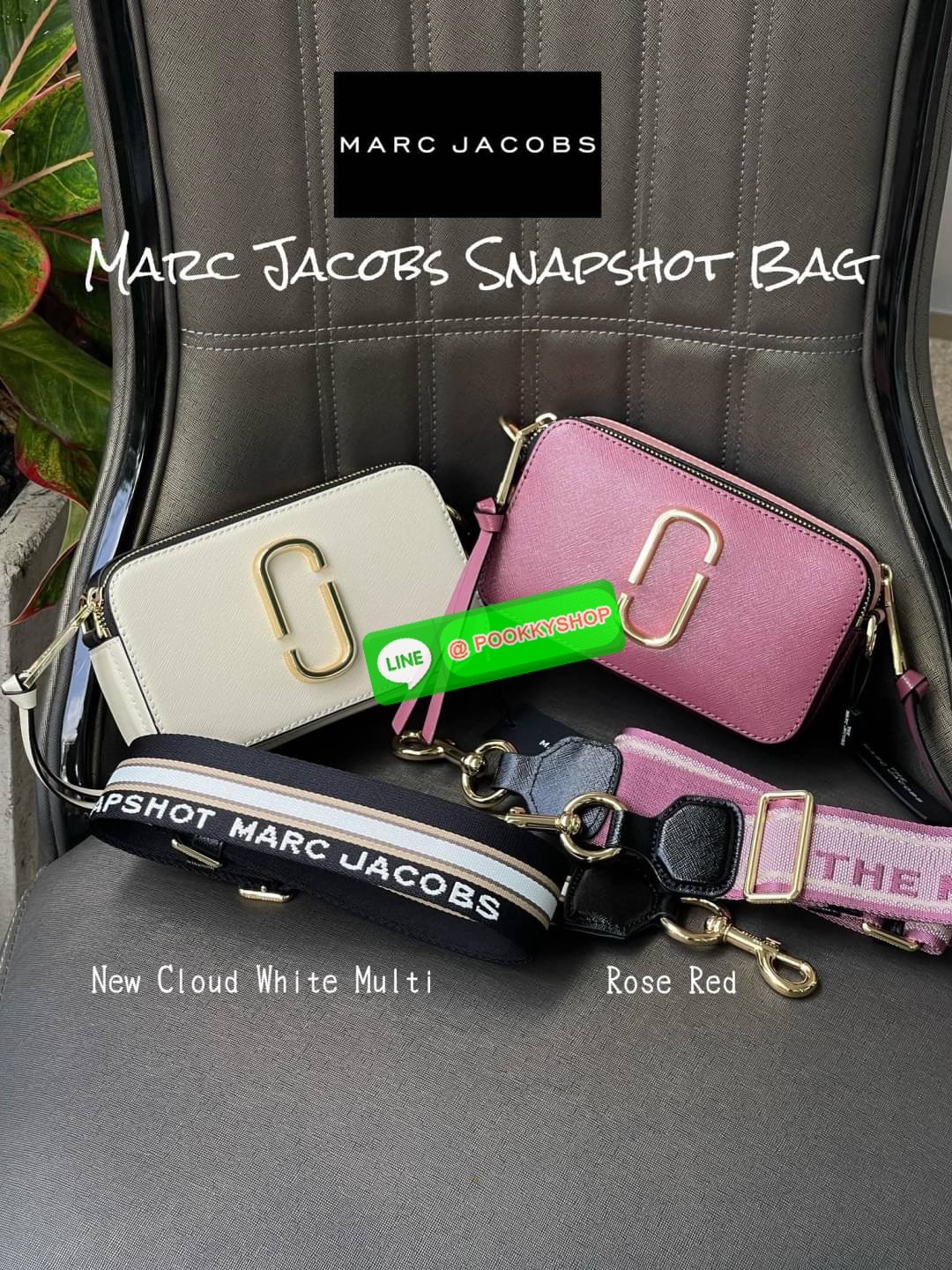 💕 Marc Jacobs Snapshot Bag กระเป๋าแบรนด์ดังจากสัญชาติอเมริกัน นับได้ว่ารุ่นนี้เป็นรุ่นทรงฮิตของ marc jacobs เลยทีเดียว โดยด้านหน้ากระเป๋าจะเป็นโลโก้แบบโลหะที่เป็นสัญลักษณ์ของแบรนด์นี้ มาพร้อมสายสะพายที่จะสะพายยังไงก็ดูโดดเด่น เพราะขนาดใหญ่ที่สกรีน