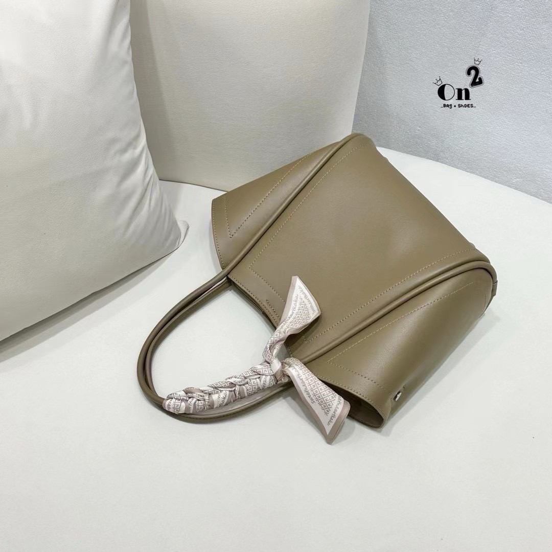 📣 Classic Working PU Bag 🔥 ▪️กระเป๋าสะพายไหล่ &สะพายข้าง ประดับริบบิ้น วัสดุเป็นหนัง PU Premium มีสายยาวให้ 1 เส้น ทรงสวยมากก❤️