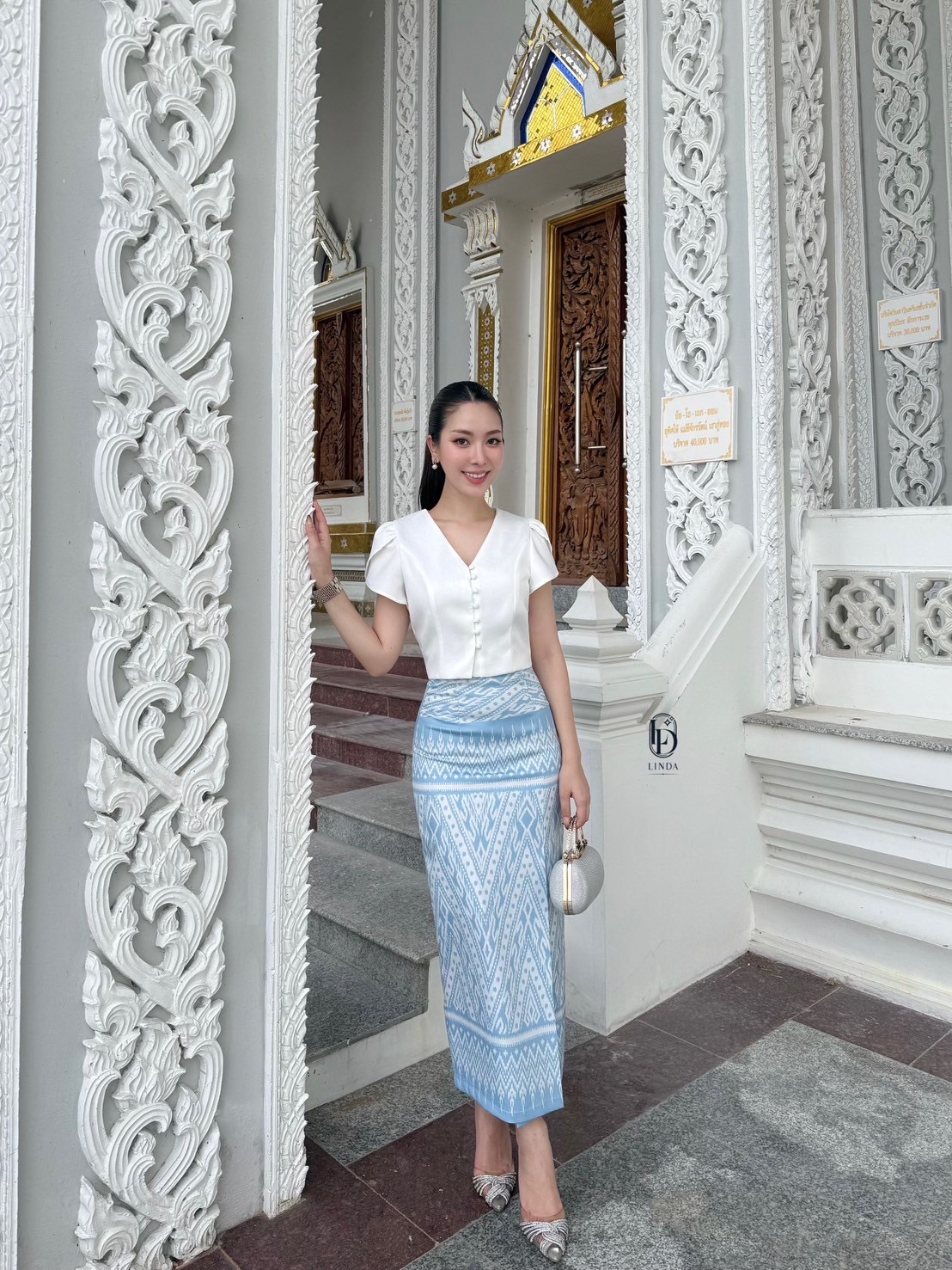 ชุดเซทแฟชั่น ชุดไทยสองชิ้นผ้าถุงเป็นผ้าพิมพ์ลายเกรดพรีเมี่ยม มีด้วยกันสองสีนะคะ สีฟ้าและสีชมพู