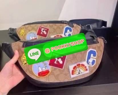 COACH C4028 COACH x PEANUTS WARREN BELT BAG IN SIGNATURE CANVAS WITH VARSITY PATCHES กระเป๋าคาดอกไซส์ใหญ่ คอลเลคชั่นยอดฮิต!! เป็นรุ่นสุดยอดของความคลาสสิค ขนาดสะพายกำลังเท่ คูลๆ ใช้งานง่าย ได้ทั้งหนุ่มๆและสาวๆ วัสดุหนังแคนวาสเคลือบลายสลับหนัง pepble น่าใช้