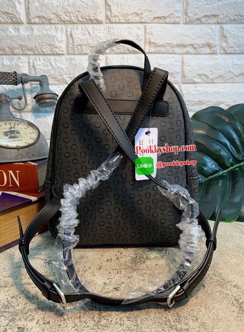 GUESS WOMEN’s DOME BACKPACK BAG พร้อมส่งค่ะ!! กระเป๋าสะพายหลัง มีหูหิ้ว ด้านหน้ามีโลโก้แบรนด์และช่องซิปหนึ่งช่องใส่มือถือหรือจองจุกจิกค่ะ เปิดปิดกระเป๋าช่องหลักแบบซิปคู่ ภายในโล่งกว้าง ซัปในผ้าลายแบรนด์นะค่ะ มีข่องซิปและช่องเล็กใส่ของจุกจิกค่ะ สายสะพายด้า