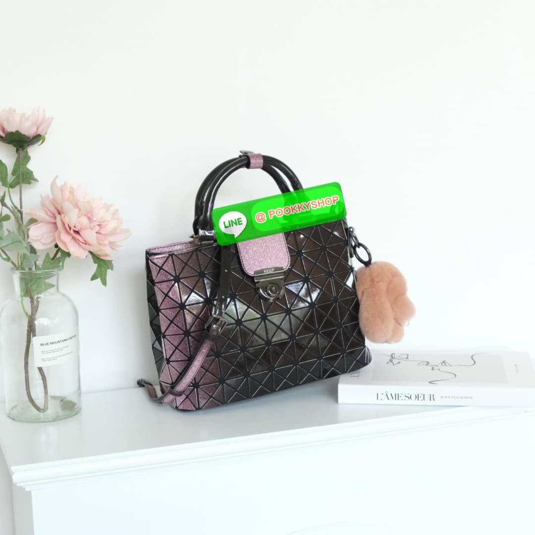 สินค้าเข้าใหม่ 𝗞𝗘𝗘𝗣 𝐀𝐋𝐈𝐙 𝗖𝗢𝗟.𝟮 ลายใหม่ ( DIAMOND PATTERN ) ทรงสวย ขายดี ขนาดกำลังดี และที่สำคัญ !! น้ำหนักเบา ไม่รอช้าทางแบรนด์เลยทำ สีใหม่มาเพิ่มลูกเล่นให้กับ