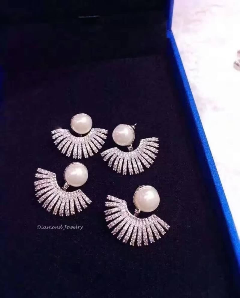 New Arrival!!!!! APM Earring ต่างหูมุกงานจิวแบรนด์ APM งานอย่างดีค่ะ รับรองสวยมากงานคุณภาพสุดๆ เรียบหรูดูดีมากๆ มุกสวย รับประกันความสวย รับประกันความพอใจเลยค่ะ ตัวเสียบแน่นไม่หลุดง่ายค่ะ