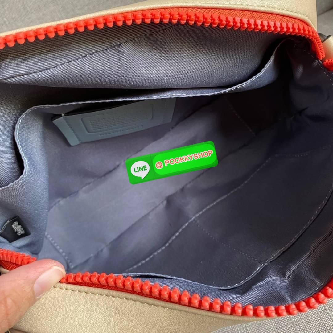 COACH TRACK CROSSBODY IN COLORBLOCK SIGNATURE CANVAS WITH COACH PATCH (C6657) 🛍🛍กระเป๋าสะพายทรงแมสเซ็นเจอร์ ทรงสวยรุ่นที่ต้องมีติดตัวคะหนุ่มๆ จุของได้เยอะมากแบ่งเป็นสัดเป็นส่วน วัสดุหนังแคนวาสสลับหนังแท้ กระเป๋ามีตัว ล็อค มีซิปด้านใน ด้านห