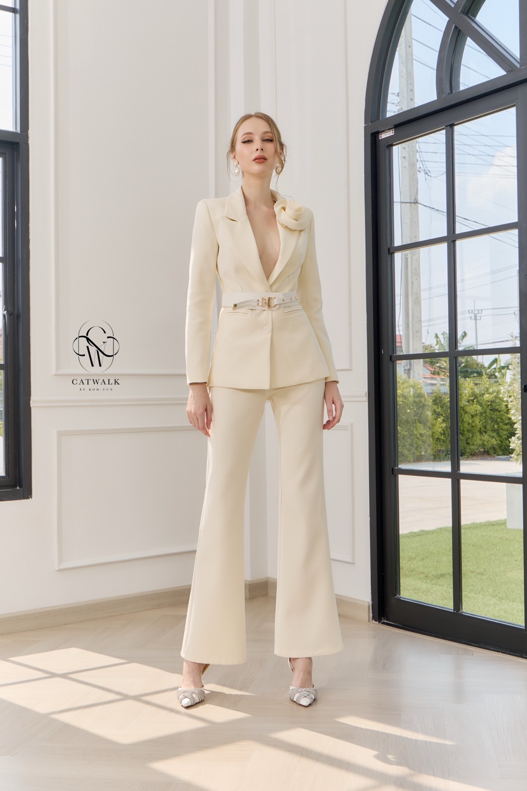 ชุดเซทแฟชั่น กับSet BLAZERปกดอกไม้+เข็มขัด+กางเกงทรงสวย