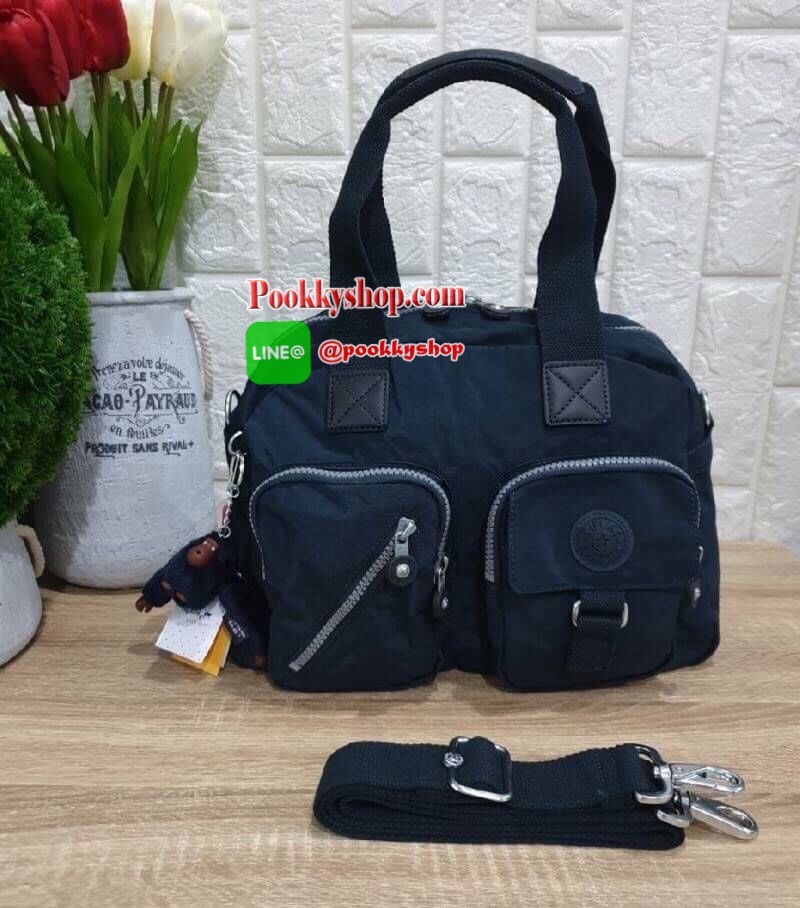 Kipling Women’s Defea Top-Handle Bag กระเป๋าถือหรือสะพายทรงตั้งสวย มีช่องใส่ของแยกเป็นสัดส่วนทั้งด้านในและนอก มีสายสะพายถอดและปรับความยาวได้ฟรีไซส์ มาพร้อมพวงกุญแจลิง น่าใช้คุ้มค่ามากๆจ้า