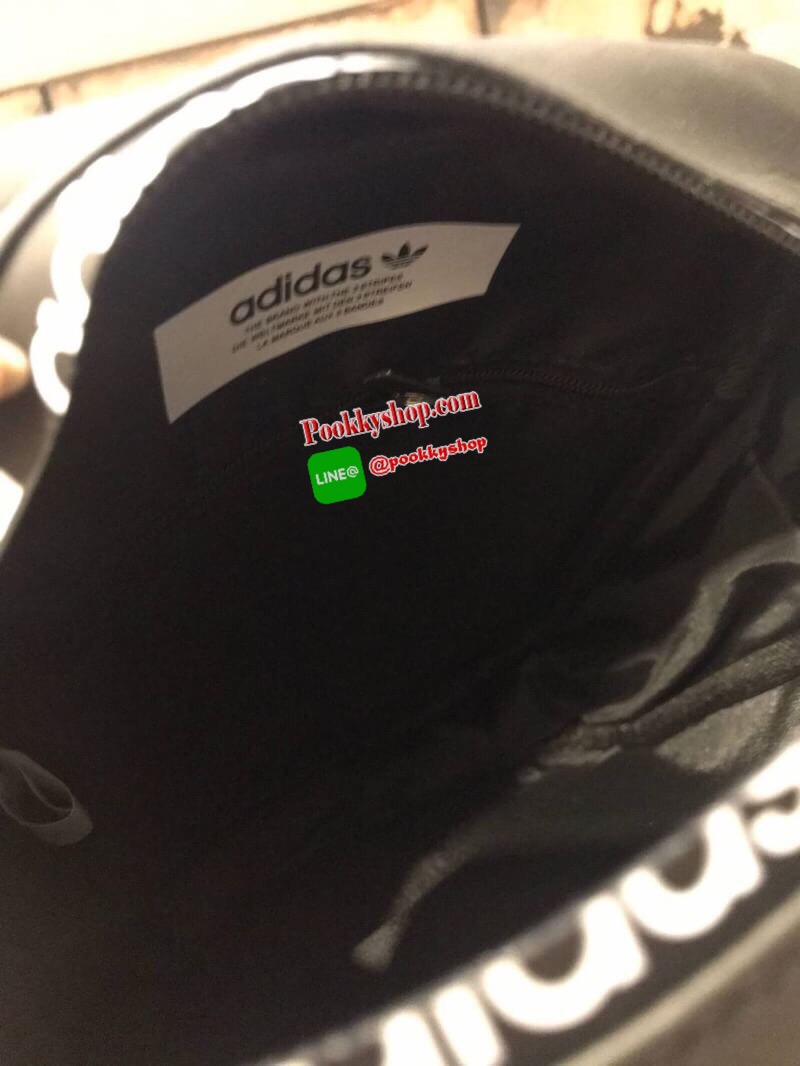 Adidas 3d airliner crossbody bag กระเป๋าสะพายในแนวตั้งเพิ่มลุคช์ให้คุณดูดี เปิดปิดด้วยซิปปั้มโลโก้แบรนด์ ภายในช่องใหญ่มีช่องซิป1ช่องแยกเป็นสัดส่วน สามารถสะพายเป็นสายคู่หรือสายเดี่ยวได้ ด้านหน้าและด้านหลังเพิ่ม1ช่องใส่ของจุกจิก สายซิปrubber กันน้ำซึมผ่านได