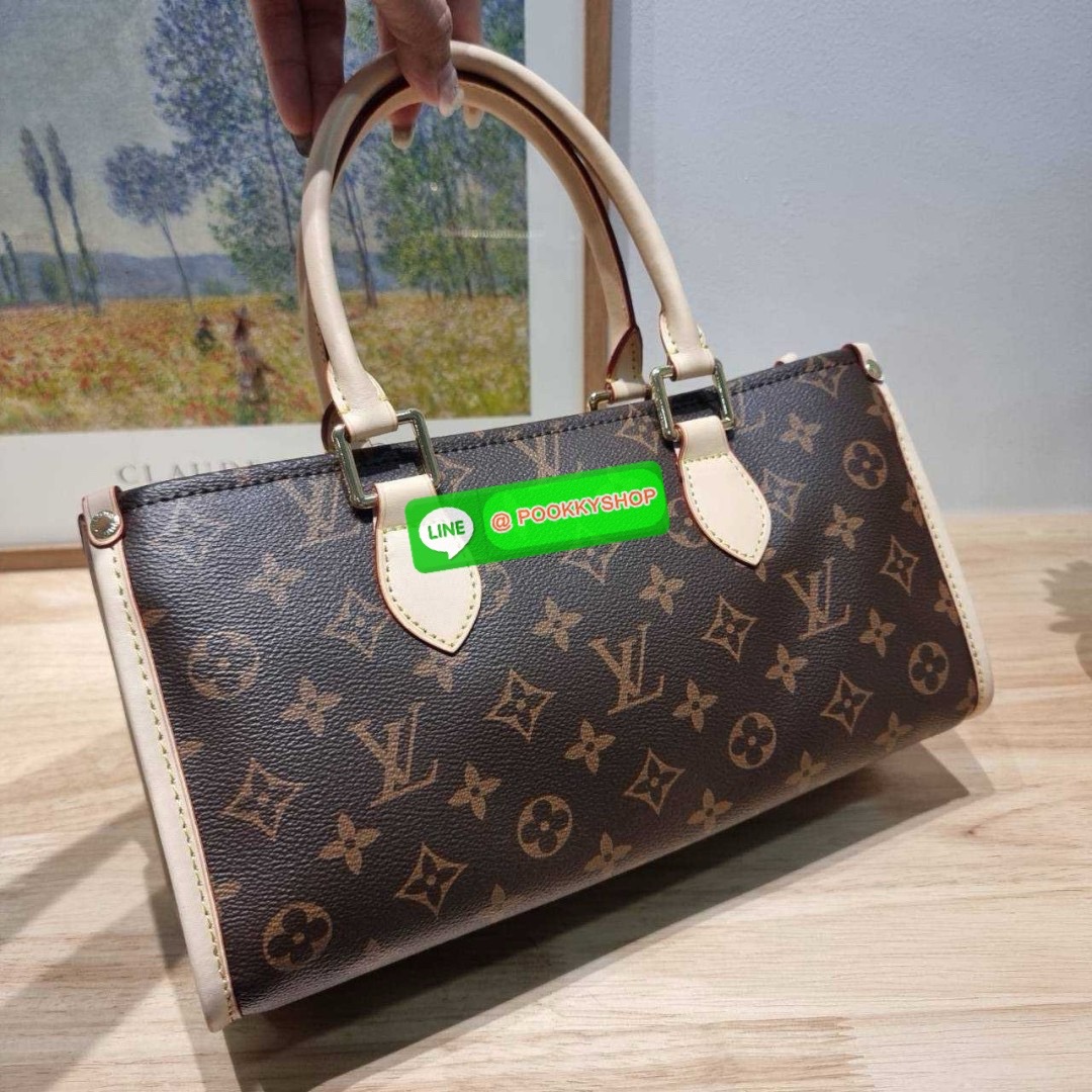 LV popincourt handle bag 🔆 Details ไอเท็มสุดคลาสสิคหายาก กระเป๋าถือดีไซน์หรู ด้วยความเป็นโมโนแกรมเอกลักษณ์ สวยดูแพง ขนาดกำลังสวย ทำให้ถือไปไหนมาไหนได้คล่องตัว