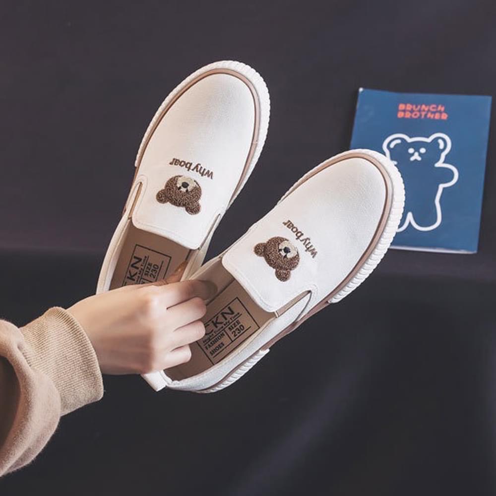 สินค้าขายดี พร้อมส่งค๊าา sport shoes รองเท้าผ้าใบ งานแฟชั่นงานเกรดพรีเมี่ยม พื้นนิ่มมากคะ ใส่สบายจะแมตช์กับกางเกง👖หรือกระโปรง👗ก็ได้ค่ะ แม่ค้าคอนเฟริม ห้ามพลาดเลยจ้าตัวนี้แนะนำ อย่าช้ารีบเลย