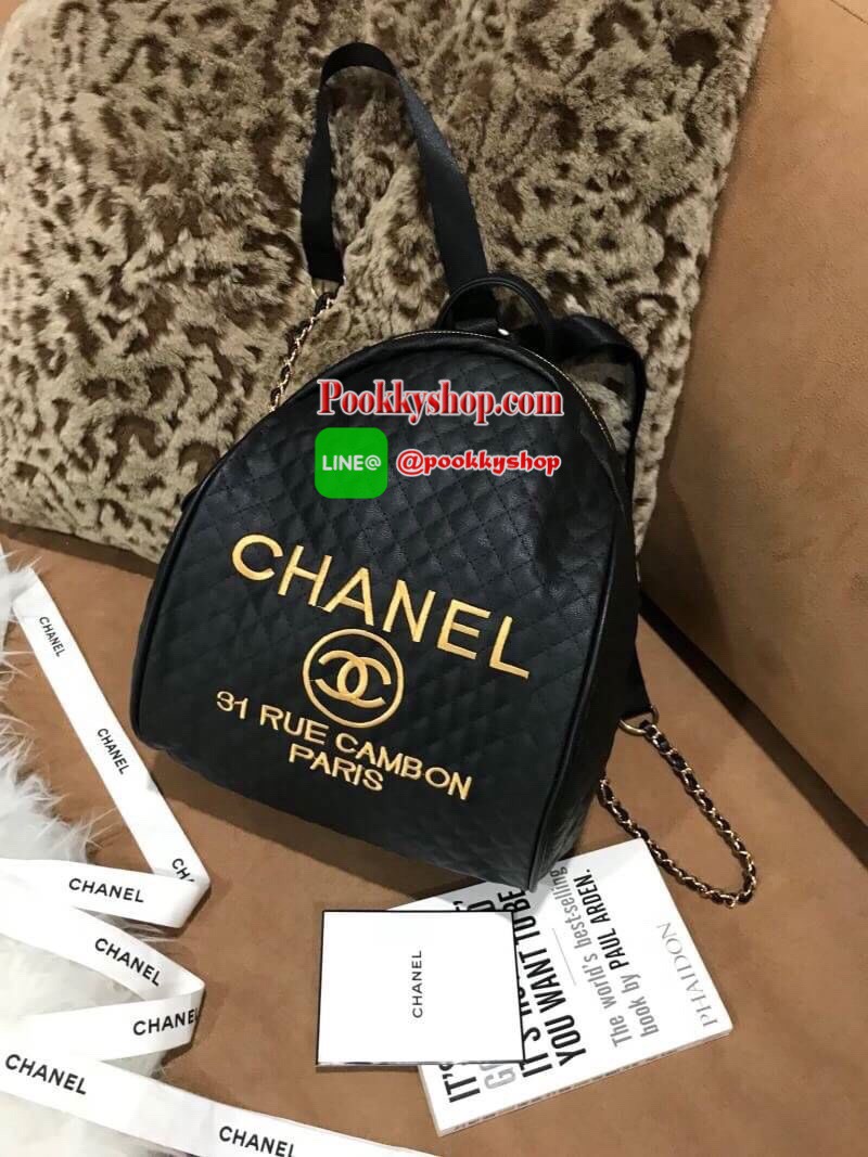 พร้อมส่งไอเท็มขายดี! NEW ARRIVAL! Chanel Backpack VIP Gift With Purchase (GWP) กระเป๋าสะพายเป้ Limited Edition พรีเมี่ยมกิ้ฟจาก Chanel Perfume Counter ขนาดใหญ่กำลังดี น้ำหนักเบา วัสดุหนังลายตารางด้านหน้าปักโลโก้แบรนด์หรู เปิดปิดด้วยซิปสะดวกใช้ หัวซิปแบรนด
