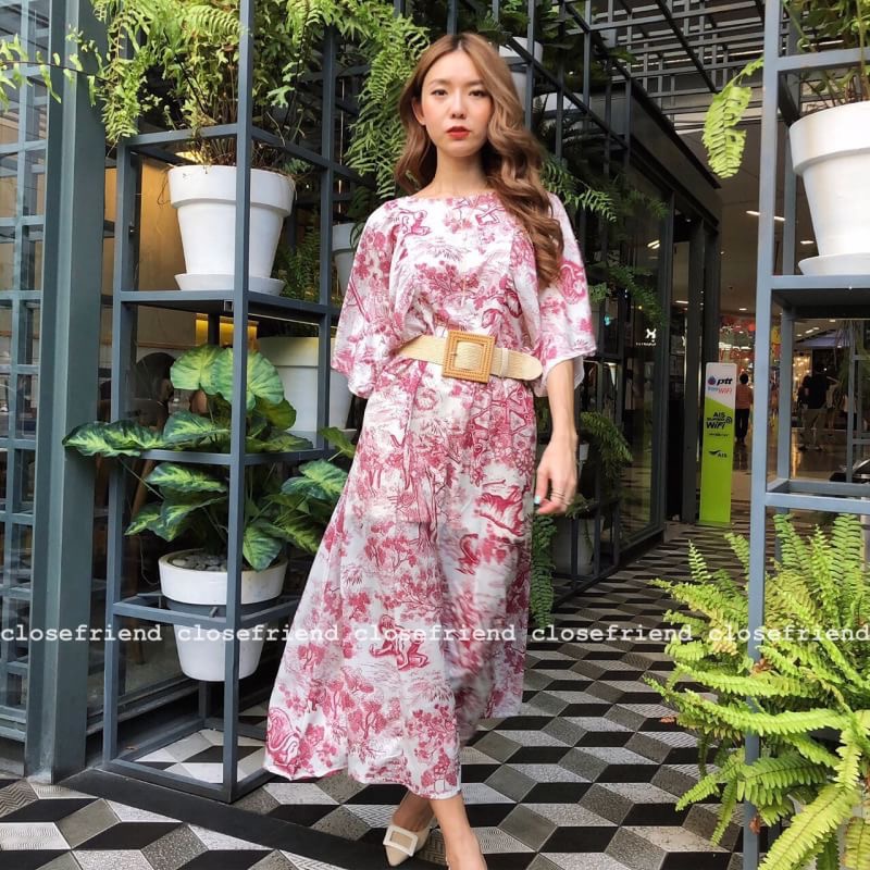 New! เดรสDior ทรงสวยหรู ใส่สลับหน้าหลังได้ค่ะ ใส่ออกงานก้อเลิศหรือใส่เดินเล่นชิวๆสวยสบัดพริ้ว ใส่สบาย ผ้านิ่ม คาดเข็มขัดดูสวยชิคขึ้นไปอีกกก^^