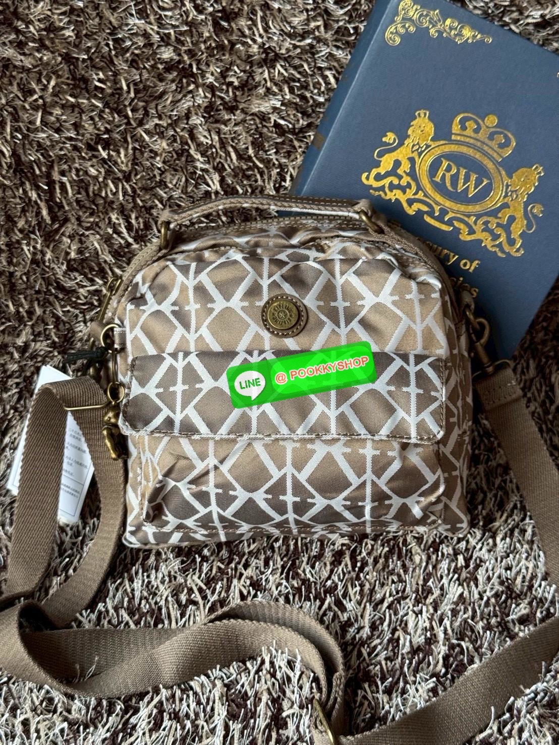 Kipling Candy 3 Ways กระเป๋าสไตล์มินิมอลล์ น้ำหนักเบาทำหลายสไตล์ ทั้งในแบบถือ สะพายพาดลำตัว หรือจะเป็นเป้ขนาดเล็กก็ได้ มีช่องซิปจัดระเบียบสิ่งของหลายช่อง ใส่สิ่งของจำเป็นได้ครบครัน