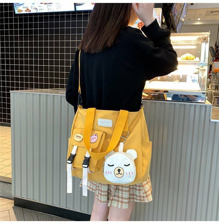 รุ่นใหม่ พร้อมส่ง!!!!!!! Miki Bear cross bag (BP) คุ้มมาก ช่องเยอะมากถึงมากที่สุด แถมฟรี! พวงกุญแจหมีเป็นซิป ใส่บัตรใส่เหรียญได้ ถอดออกแยกใช้งานได้ เนื้อผ้ากันน้ำด้วยนะ