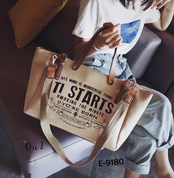 กระเป๋าสะพาย Shopping มาใหม่ หน้าพิมพ์ตัวอักษรภาษาอังกฤษ สายถือแต่งหนัง มาพร้อมสายสะพายยาว