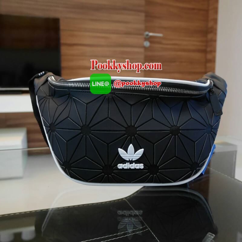 มาพร้อมถุงผ้าขาวกันฝุ่น) พร้อมเสิร์ฟความ Sport กับกระเป๋าคาดอก/คาดเอวจากแบรนด์ดัง ADIDAS MATE 3D รุ่นสุดฮิตในตอนนี้ โดดเด่นด้วยรูปทรงกะทัดรัด สายยาวปรับได้เป็นทั้งกระเป๋าคาดอกและกระเป๋าคาดเอว ด้านในใส่ของได้กำลังพอดี ใช้ได้ทั้งหญิงชายเลยคะรุ่นนี้ รีบคว้าด