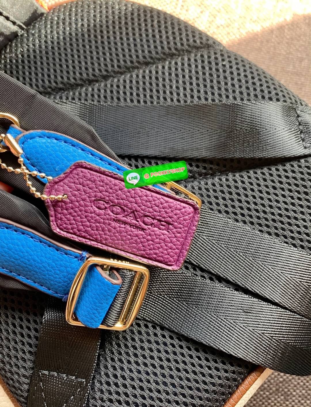 COACH MINI COURT BACKPACK WITH RAINBOW COACH ((CA624)) 🌈ต่อกันเลย สวยกันก่อน วางน้องไม่ลงเลยจริงๆค่าา😍 พร้อมส่ง! ยังไม่เข้าไทย กับกระเป๋าสะพายหลังแบบมีหูหิ้วในตัว บอกก่อนเลยว่าหนังของน้องทั้งนิ่ม ทั้งสวย อย่างดีเลยค่ะ