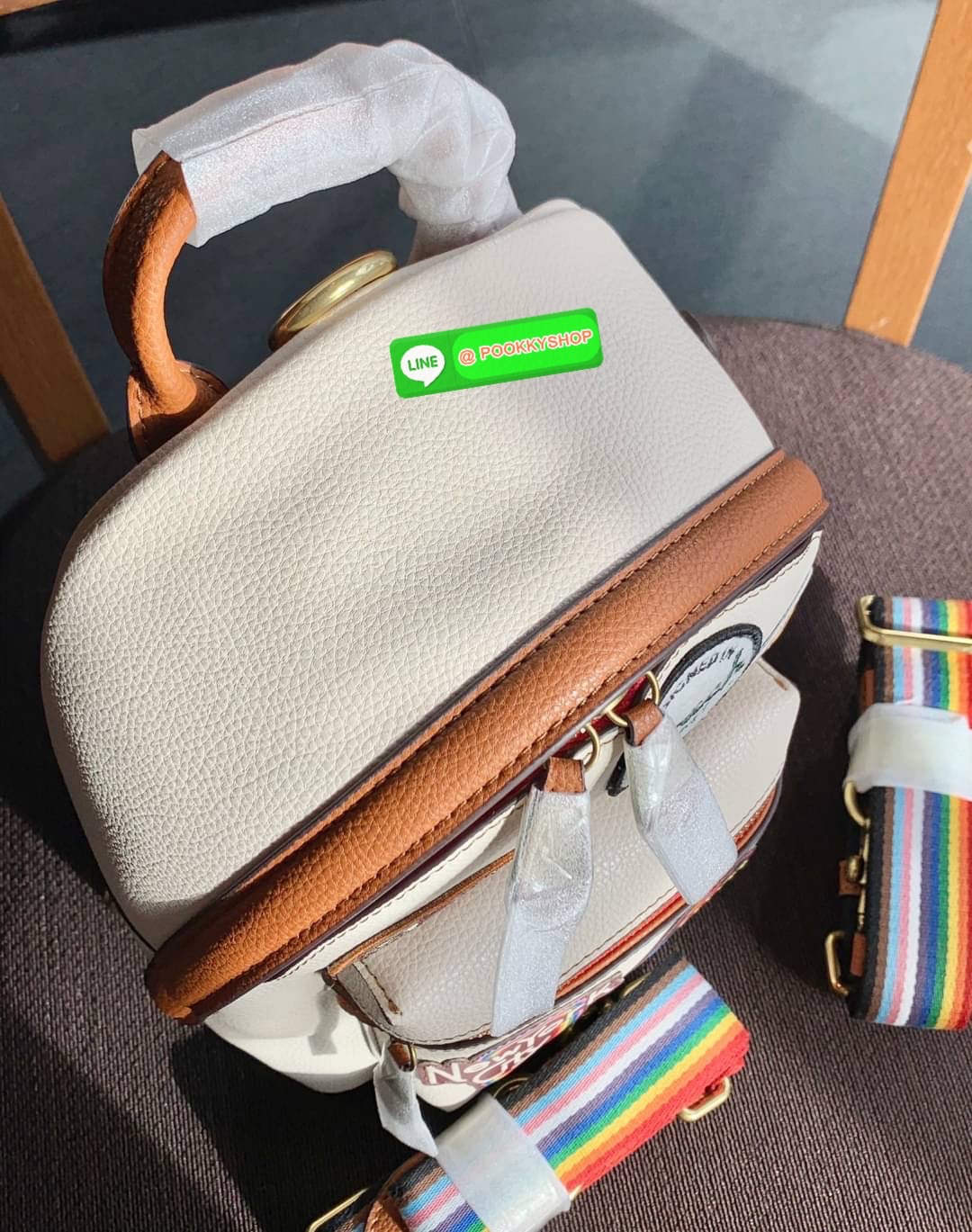 COACH CHARER BACKPACK WITH PATCHES ((CA137)) 🌈หลงรักเธอมากมาย เอาอะไรมาแลกก็ไม่ยอมจ้า🥱 ❣️กระเป๋าสะพายแบบมรหูหิ้ว วัสดุหนังแท้อย่างดี ลายหนังสวยมากๆ ละมุนมือมากๆค่ะ ❣️รุ่นนี้สามารถสะพายแบบเป้ได้//สะพายเฉียงด้านหลังได้//คาดมาด้