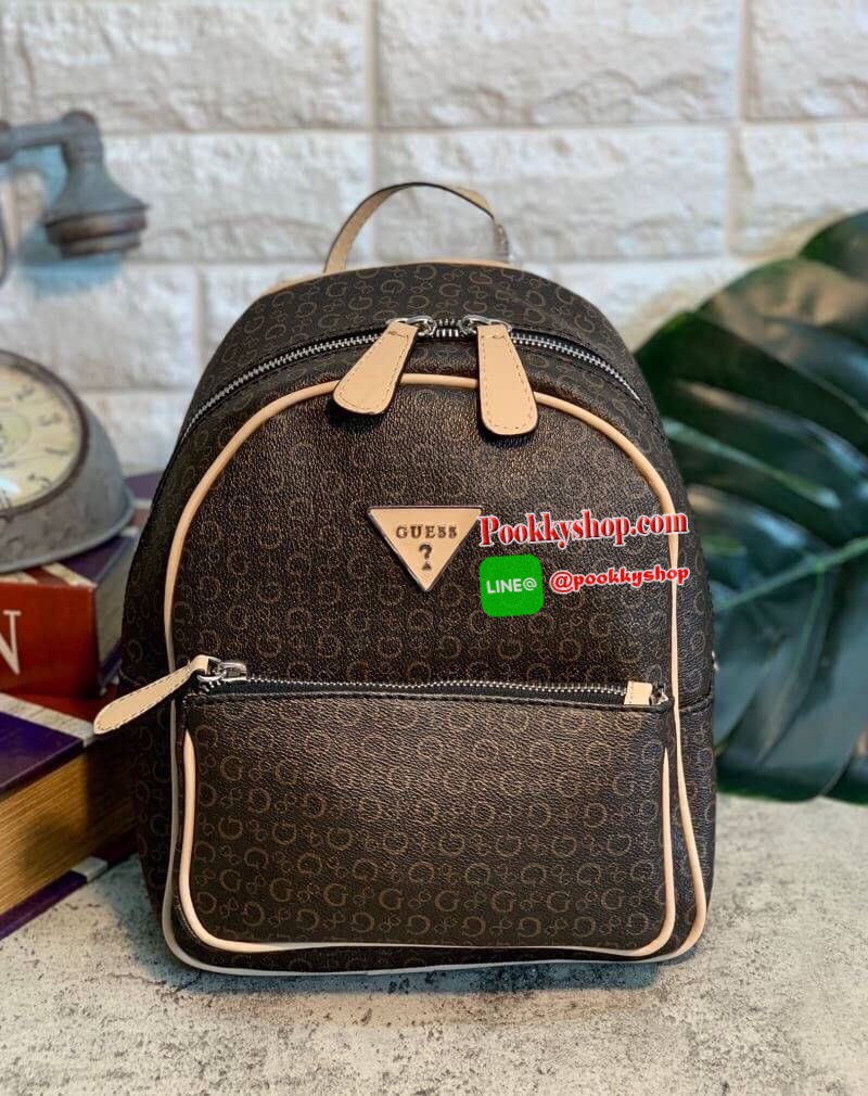 GUESS WOMEN’s DOME BACKPACK BAG พร้อมส่งค่ะ!! กระเป๋าสะพายหลัง มีหูหิ้ว ด้านหน้ามีโลโก้แบรนด์และช่องซิปหนึ่งช่องใส่มือถือหรือจองจุกจิกค่ะ เปิดปิดกระเป๋าช่องหลักแบบซิปคู่ ภายในโล่งกว้าง ซัปในผ้าลายแบรนด์นะค่ะ มีข่องซิปและช่องเล็กใส่ของจุกจิกค่ะ สายสะพายด้า