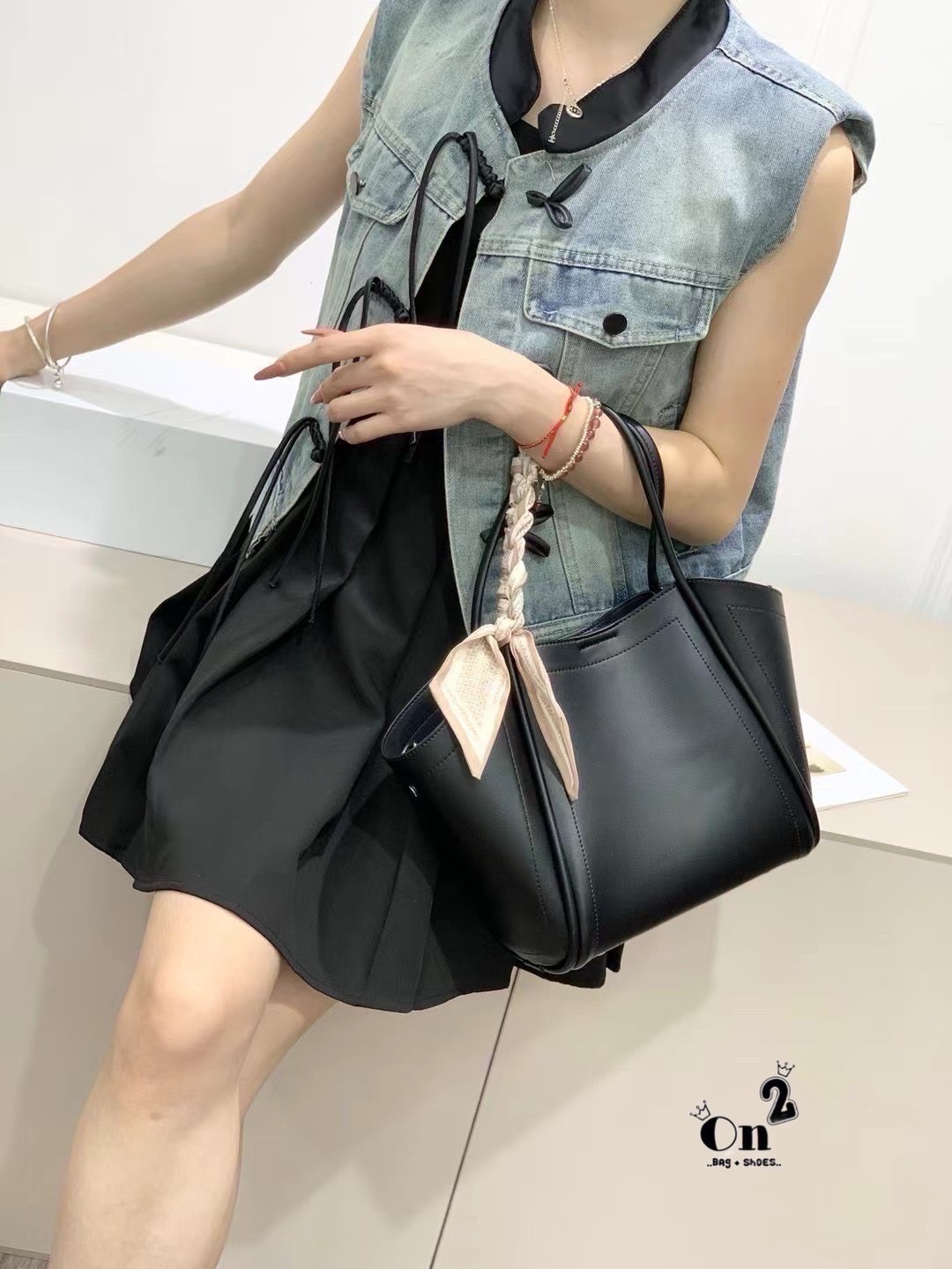 📣 Classic Working PU Bag 🔥 ▪️กระเป๋าสะพายไหล่ &สะพายข้าง ประดับริบบิ้น วัสดุเป็นหนัง PU Premium มีสายยาวให้ 1 เส้น ทรงสวยมากก❤️