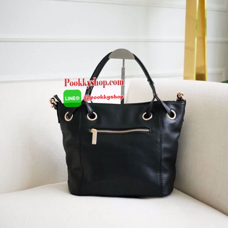 รุ่น Andrea city bag เปิดตัวรุ่นใหม่พร้อมอะไหล่สามแถว สั่งทำพิเศษจากโรงงานเดียวกับแบรนด์ดังระดับโลกเลยค่ะ สุดหรูไม่ลอก มาในทรงสุดสวยเปิดตัวใหม่✔️ มีสายสะพายสองเส้น เส้นแรกคือสายเปีย สะพายแล้วดูน่ารักสุดๆ หรือจะใช้สายสะพายยาวก็คล่องตัว ปากกระเป๋ามีซ