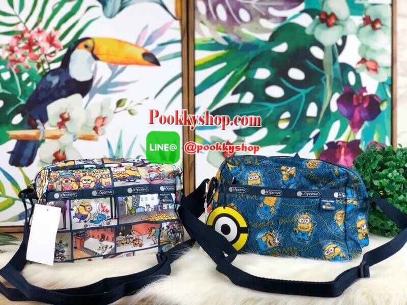 New!! LESPORTSAC x MINIONS กระเป๋าน้ำหนักเบาน่ารักจาก LESPORTSAC รุ่นครอสบอดี้ขนาดน่ารักกำลังดี!! วัสดุโพลีเอสเทอร์ กันละอองน้ำได้ระดับหนึ่ง มีสายสะพายสามารถปรับระดับได้ตามต้องการ ลวดลายน่ารัก หัวซิปช่องใหญ่เป็นรูปมินเนี่ยน มีช่องด้านหน้า-หลัง และช่องซิปใ