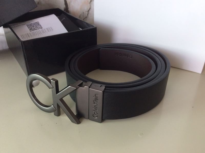 Calvin Klein Real leather เข็มขัดผู้ชาย Calvin Klein Real leather หนังแท้ หัวเข็มขัดตัวอักษรแบรนด์ CK ดูเก๋มีสไตล์ New item! ชุดของขวัญสำหรับคุณผู้ชาย เข็มขัด ที่ใครหลายคนรอคอย ดีไซน์เรียบหรู ตามแบบฉบับของCKเลยคะ จะ ซื้อเป็นของขวัญ ของฝาก ปีใหม่ ดีเลิศค่า
