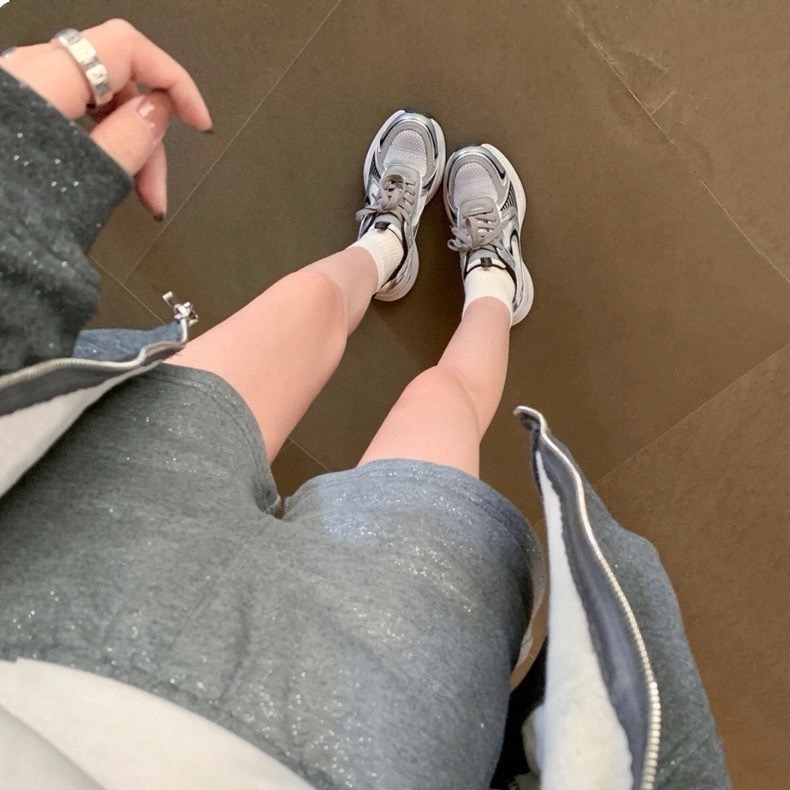 𝙉𝙀𝙒 𝙉𝙀𝙒 ‼️ มาเพิ่มรอบ3ค่ะ รองเท้าผ้าใบรุ่นนี้สวยมาก ทรงที่ฮิตมากตอนนี้ ผ้าใบพื้นหนา สีทูโทนสลับสวมมากใส่นิ่มใส่สบาย สาวๆสายstreet ต้องหลงรัก แมทช์กับชุดง่าย จัดเลยนะคะ