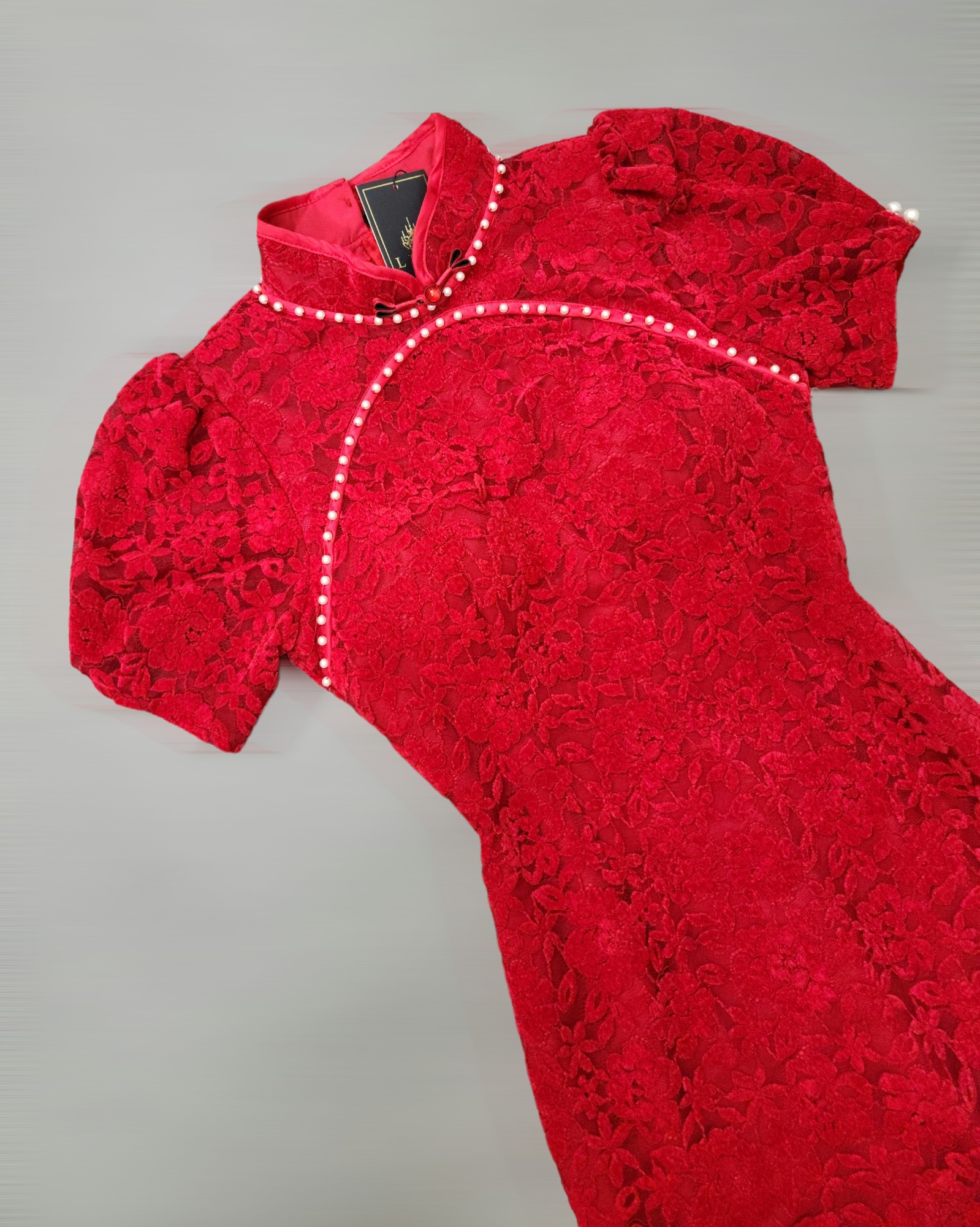 เดรสแฟชั่น เดรสกี่เพ้าแขนตุ๊กตา แพทเทิร์นสวยเข้ารูป ดีเทลแต่งคอเสื้อด้วยมุก