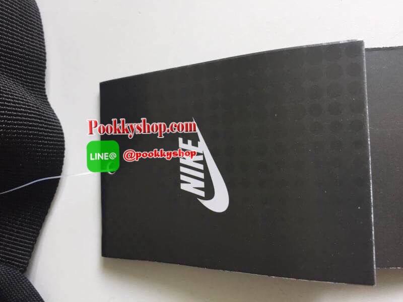 Brand : NIKE รุ่น TECH HIP PACK Detail : กระเป๋าขนาดพอเหมาะ คาดเอว สะพายข้าง หิ้วแบบชิวๆ เปิดปิดด้วยซิป 3 ช่อง (2 ช่องใหญ่ 1 ช่องเล็ก) โลโก้ด้านหน้า Nike เด่นชัด ภายในมีช่องใหญ่บนสุด มีช่องซิปเล็ดตาข่ายอีก 1 ช่อง บรรจุของได้จำนวนมาก ช่องเล็กด้านหน้าสามารถ