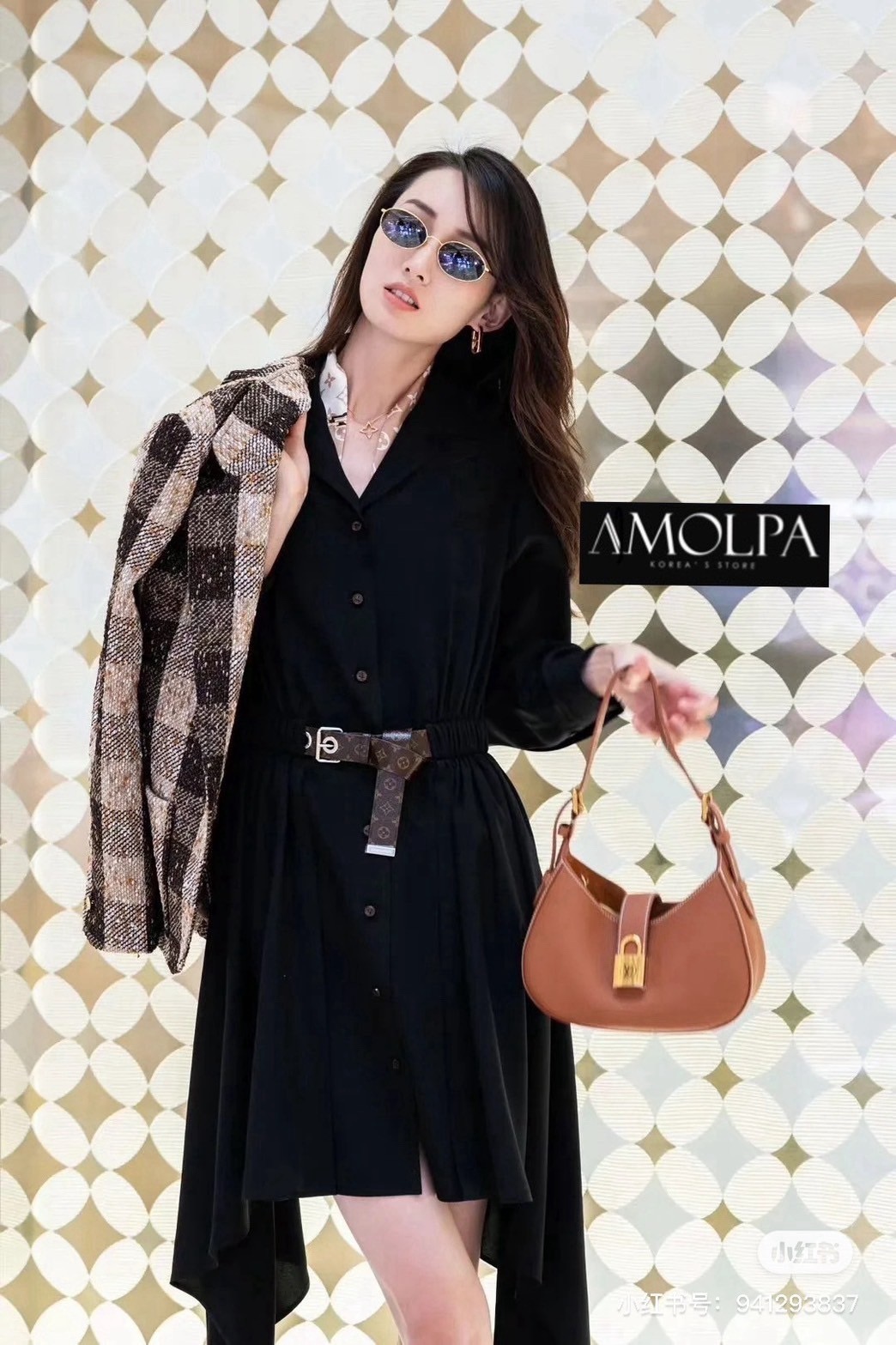 DRESS LOUIS VUITTON แต่งอะไหล่Monogramหนังน้ำตาล สวยหรู แต่งชาระย้า ผ้าดีสุดดดดดดดด ส๊วยยม๊ากกก น่ารักเข้ากันได้ดี๊ ได้ดี สุดฮฮิตตตต น่ารักกกมากกกกกก อย่างดี หนานุ่ม และเย็นๆ ห้ามพลาดเลยน๊า