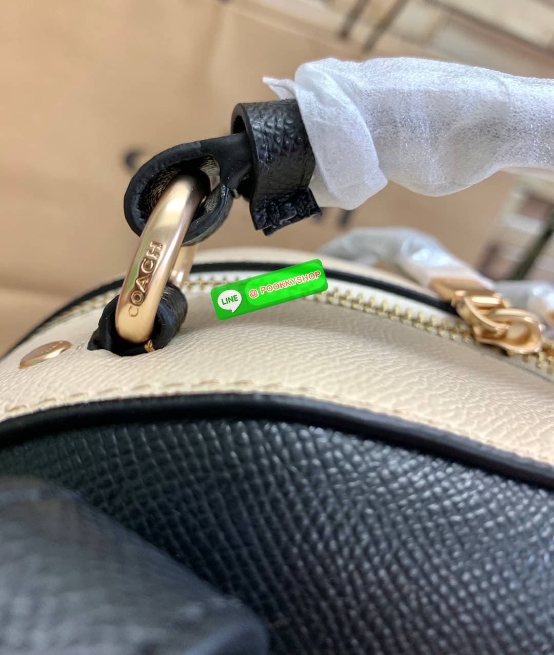 COACH JORDYN BACKPACK ((C2732//76623)) 🌹🌹ไม่มียังไงไหว ต้องบอกว่าน้องสวยมากๆค่า! กระเป๋าสะพายหลังแบบมีหูหิ้ว หนังแแท้ ลายหนังสวยน่าใช้มากค่ะ ด้านหน้ามีช่องซิปใส่มือถือหรือของจุกจิกลงไปได้ค่ะ เปิด-ปิดกระเป๋าแบบซิปคู่ห้อยหนัง ภายในกว้างใส่สั