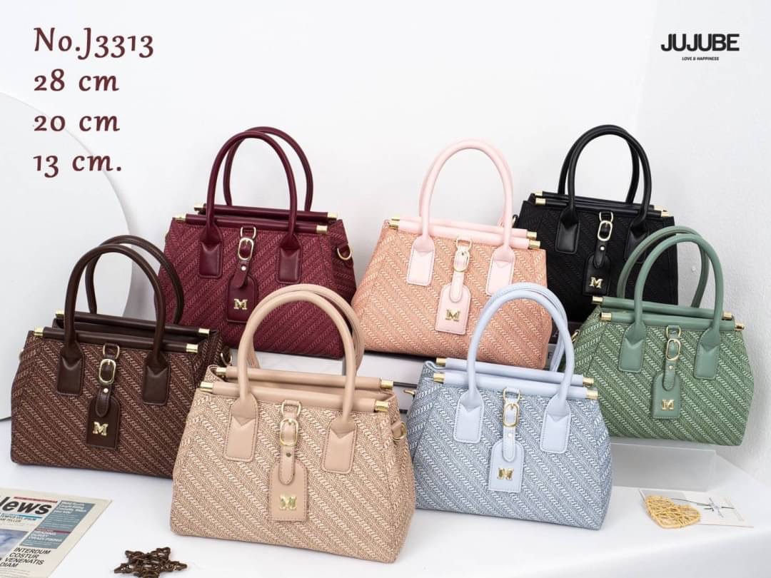 กระเป๋าสะพายข้างผู้หญิง แบรนด์ jujube ใบใหญ่ งานมี 3 ช่อง จุของได้เยอะมาก