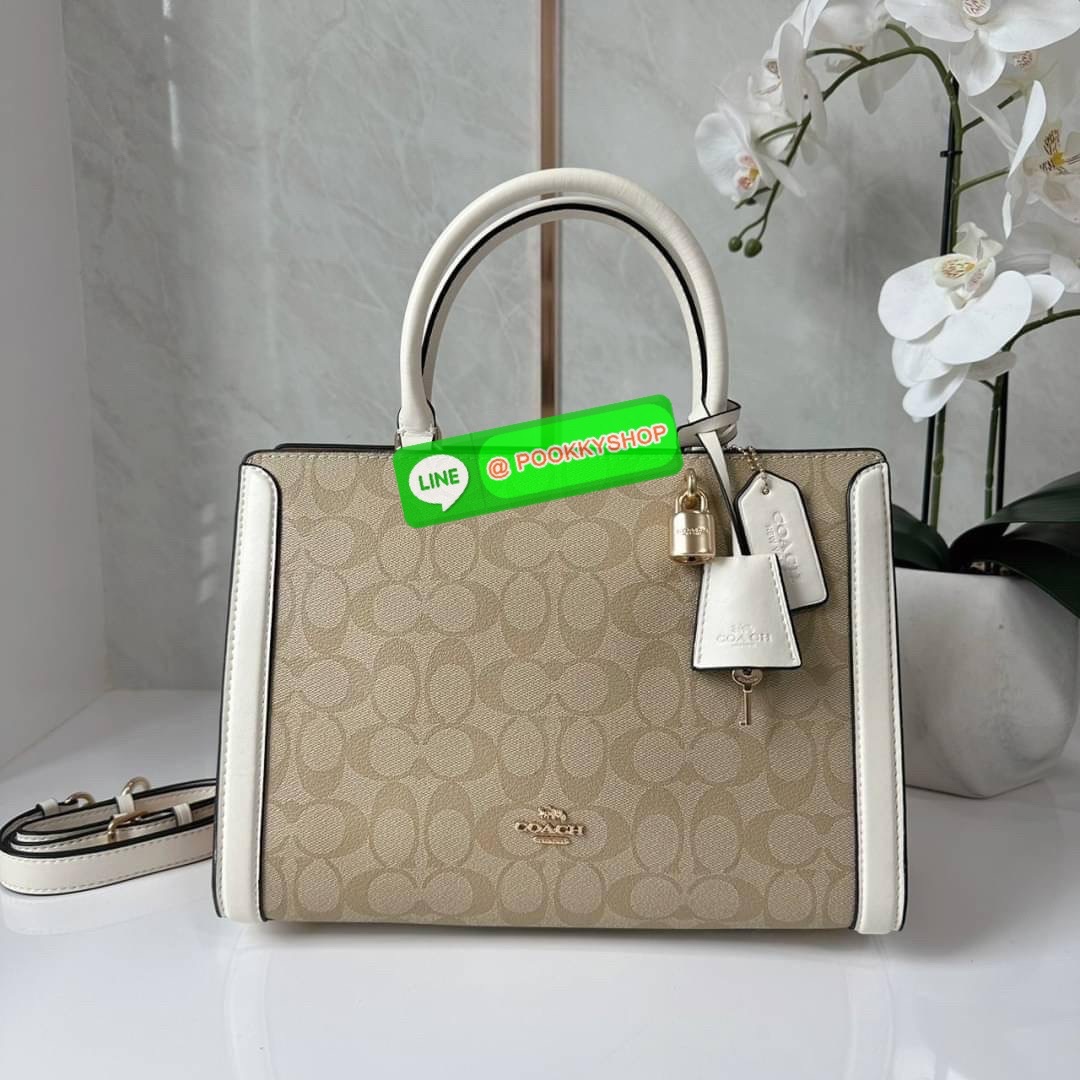COACH ZOE CARRYALL IN SIGNATURE CANVAS (F87665) 🔖กระเป๋าถือหรือสะพาย ผู้ดีคุณนาย 🔖วัสดุหนังแคนวาส ตัดขอบหนังแท้ 🔖🔖เปิด-ปิดด้วยซิปคู่ ตกแต่งด้วยตัวล็อคแม่กุญแจห้อยด้านหน้า ด้านในเป็นช่องกว้างใส่ของได้เยอะ 🔖สายสะพายยา