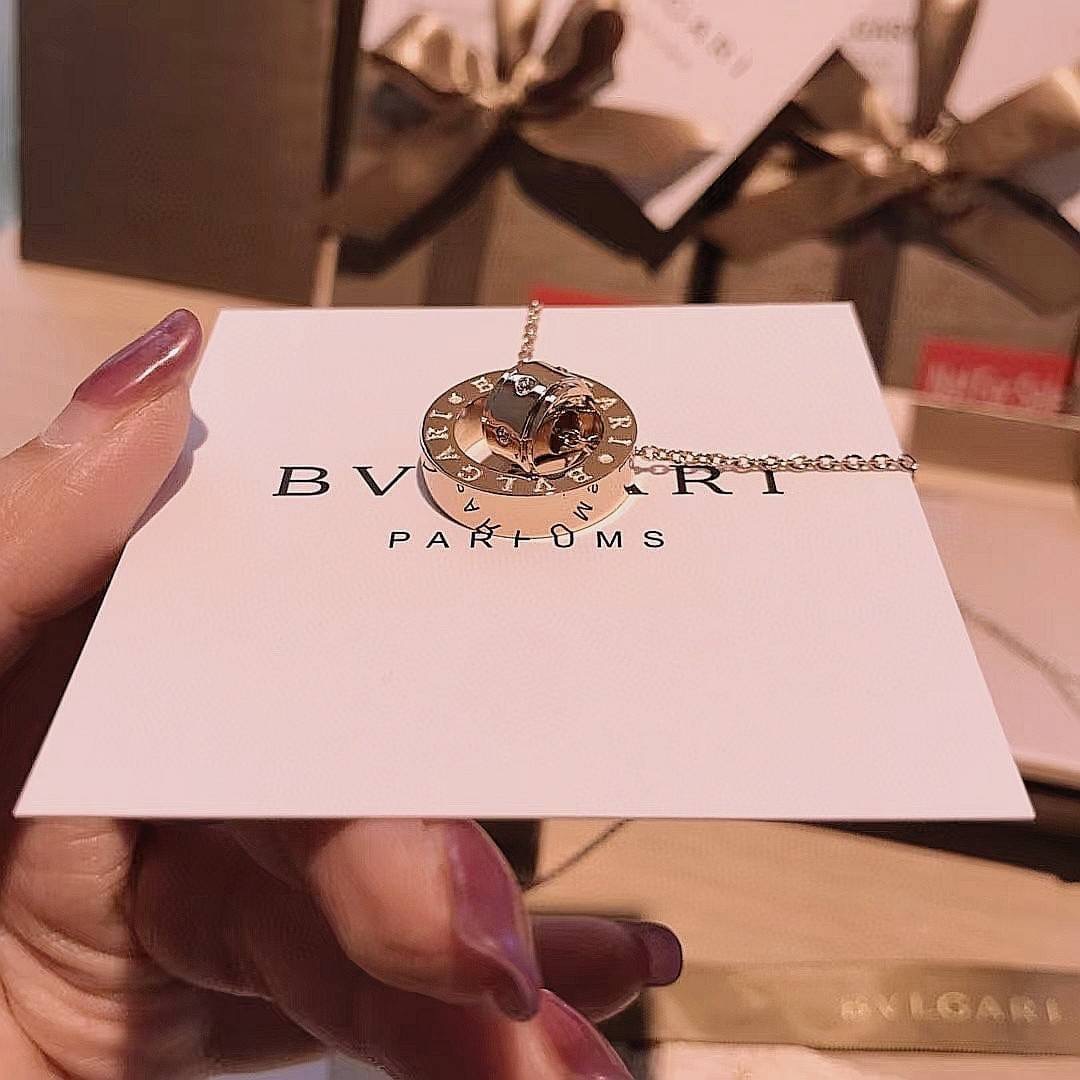✴️พร้อมส่งความสวย! ไอเท็มหายาก! ห้ามพลาดค่ะ!✴️ “BVLGARI” NECKLACE VIP GIFT WITH PURCHASE ORIGINAL PACKAGE (GWP) ของกำนัลสุดเลอค่าจากการแลกคะแนนสะสมสำหรับ VIP BVLGARI PARFUMS Membership หายากชวนสะสมดีไซน์โรมันสุดคลาสสิคสวยเลอค่าไอเท็มแบบนี้นา