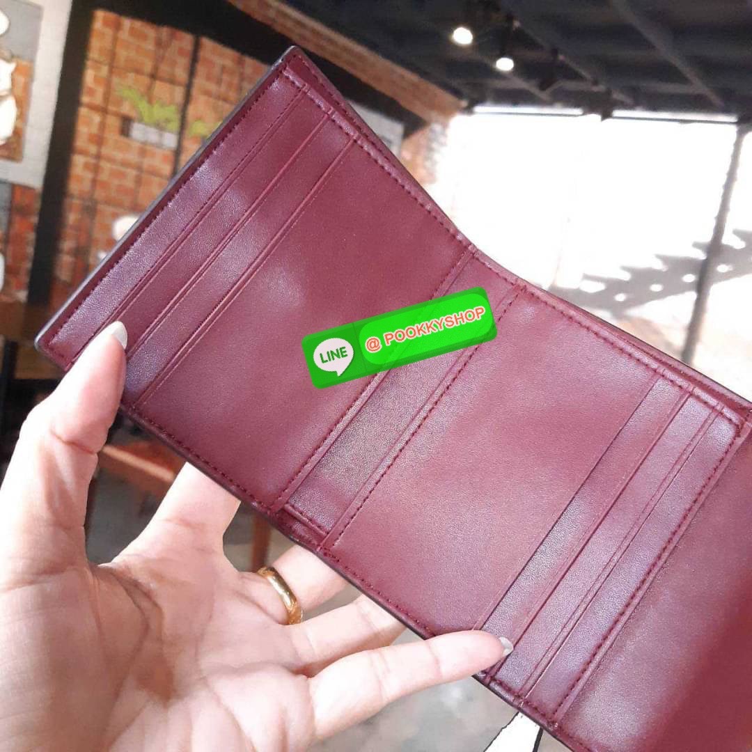 COACH 69683 SMALL WALLET WITH HEART FLOWER กระเป๋าสตางค์ใบสั้น พับสองตอน โทนสีละมุน แต่งเติมสีสันด้วยหัวใจและดอกไม้รอบใบ ดูสวยหรูอย่างลงตัว (รัก)(รัก)(ดอกไม้)(ดอกไม้) เปิด-ปิดด้วยกระดุม ภายในมีช่องใส่บัตร ใส่ธนบัตรได้ทุกขนาด ด้านหลังมีช่องซิปเล็กให้อีก รา