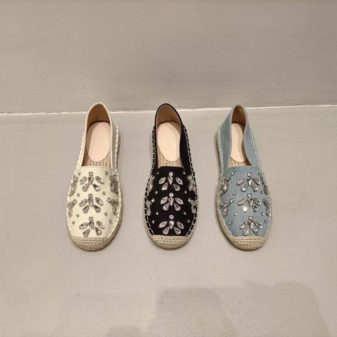 Shoe slip on รองเท้าslipon งาน(เพชร)เพชร เวอร์วัง รุ่นนี้ใส่สบาย ใส่แมตช์กับชุดง่าย สาวๆควรมีค่า