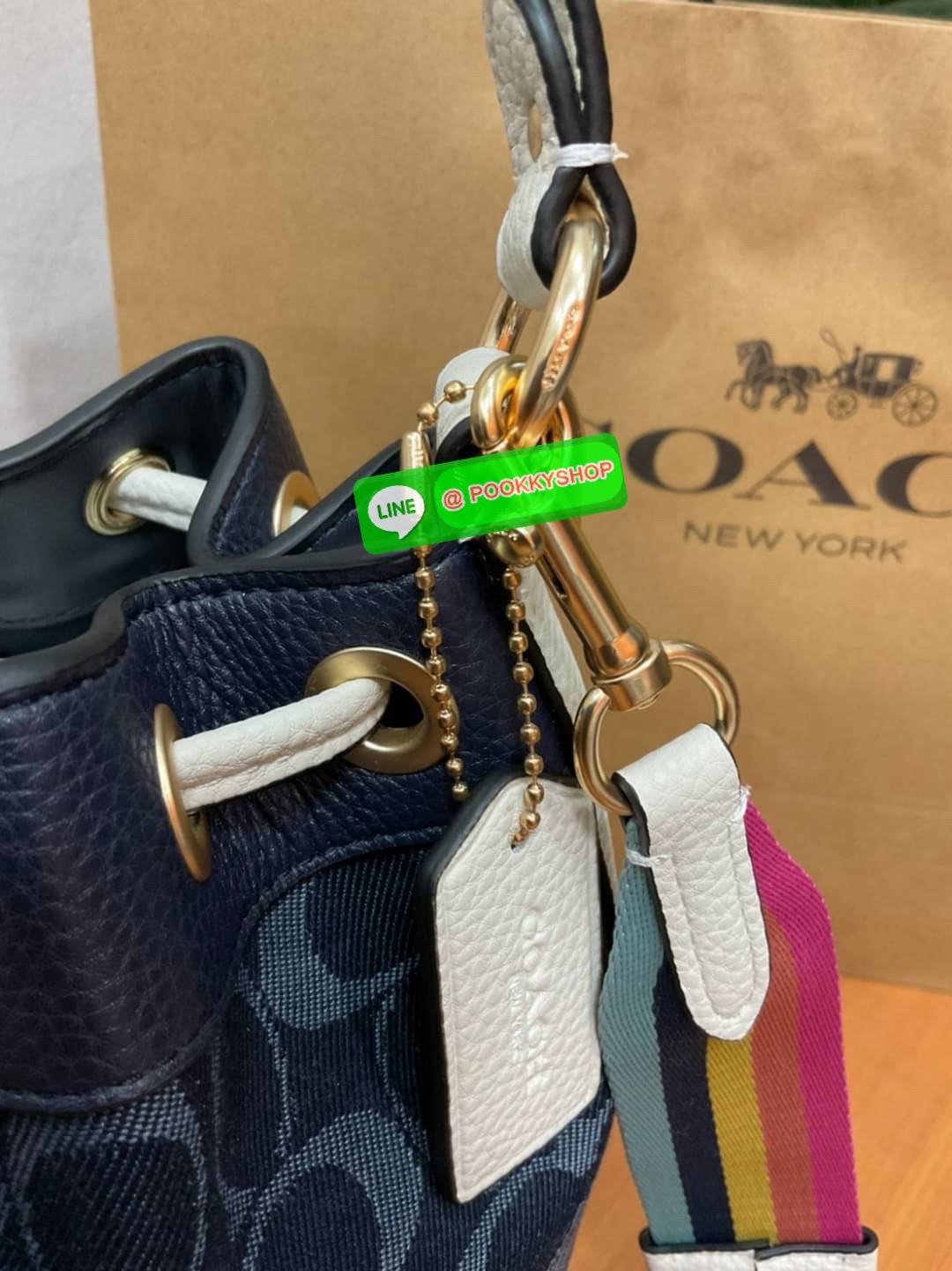 New arrival! 🌈น้องใหม่ล่าสุด สวยหรู ดูดีมากๆค่ะ! COACH DEMPSEY DRAWSTRING BUCKET BAG ((C4100//C4102)) พร้อมส่งที่ไทยค่ะ! กระเป๋าทรงขนมจีบ หนังแท้นิ่มสวยมากๆค่ะ จุดเด่นด้านหน้าปั้มโลโก้แบรนด์ ปากกระเป๋าแบบหูรูดใช้งานง่าย ภายในสามารถใส่ของจำเป็นในชี