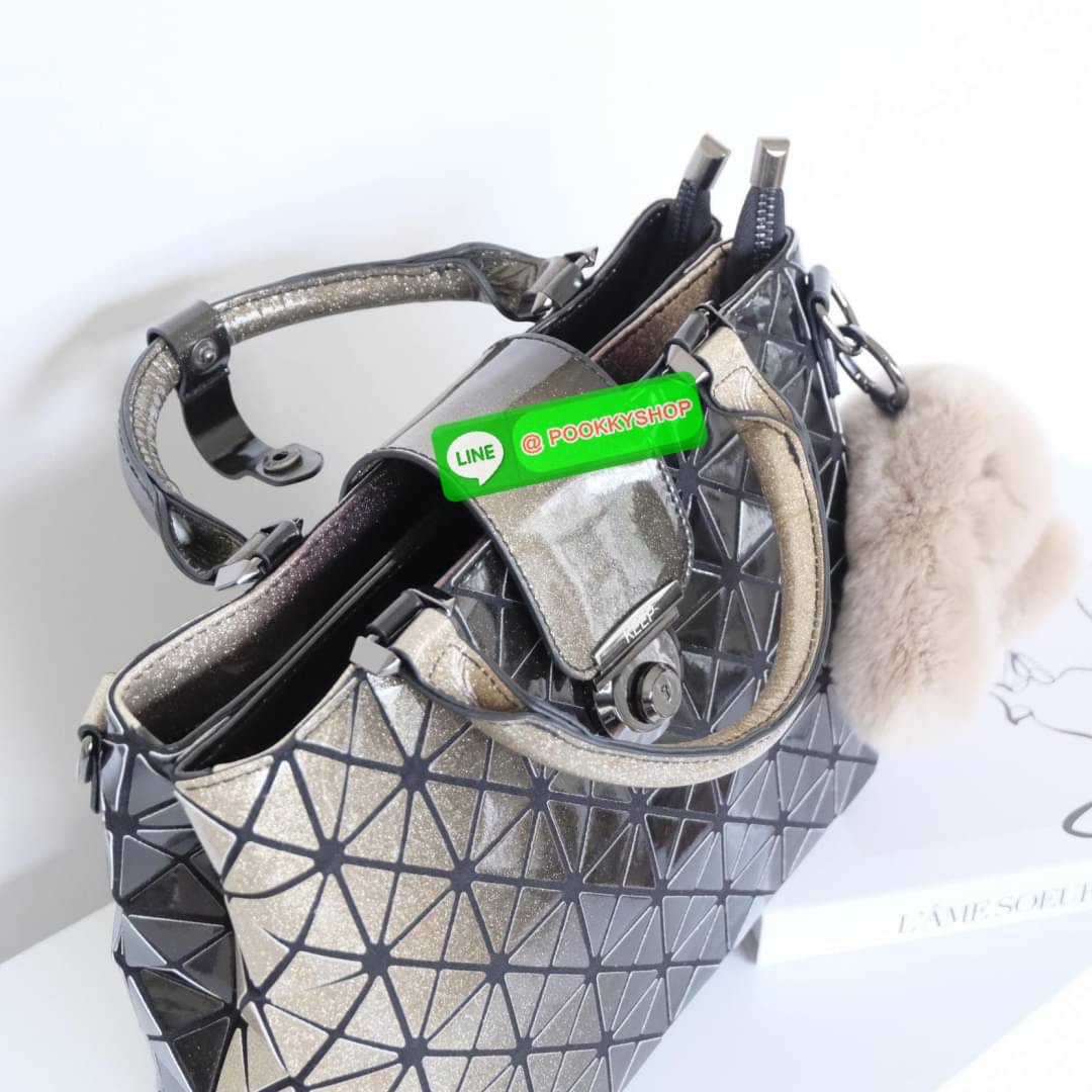 สินค้าเข้าใหม่ 𝗞𝗘𝗘𝗣 𝐀𝐋𝐈𝐙 𝗖𝗢𝗟.𝟮 ลายใหม่ ( DIAMOND PATTERN ) ทรงสวย ขายดี ขนาดกำลังดี และที่สำคัญ !! น้ำหนักเบา ไม่รอช้าทางแบรนด์เลยทำ สีใหม่มาเพิ่มลูกเล่นให้กับ