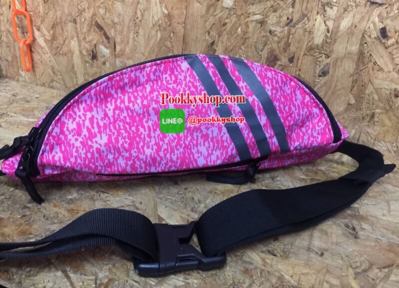 พร้อมส่ง ..... Adidas Originals National Waist Pack Factory กระเป๋าคาดอกและเอว เป็นอีกรุ่นที่ได้รับความนิยมเป็นอย่างมาก ด้วยแบบและดีไซน์ขนาดที่พอเหมาะ ใช้ได้ทุกเพศทุกสไตล์ กระเป๋าทำจากผ้าไนลอนลื่น น้ำหนักเบา ขนาดกำลังดี ดีจุของได้เยอะคะ เปิด-ปิดด้วยซิป ด้