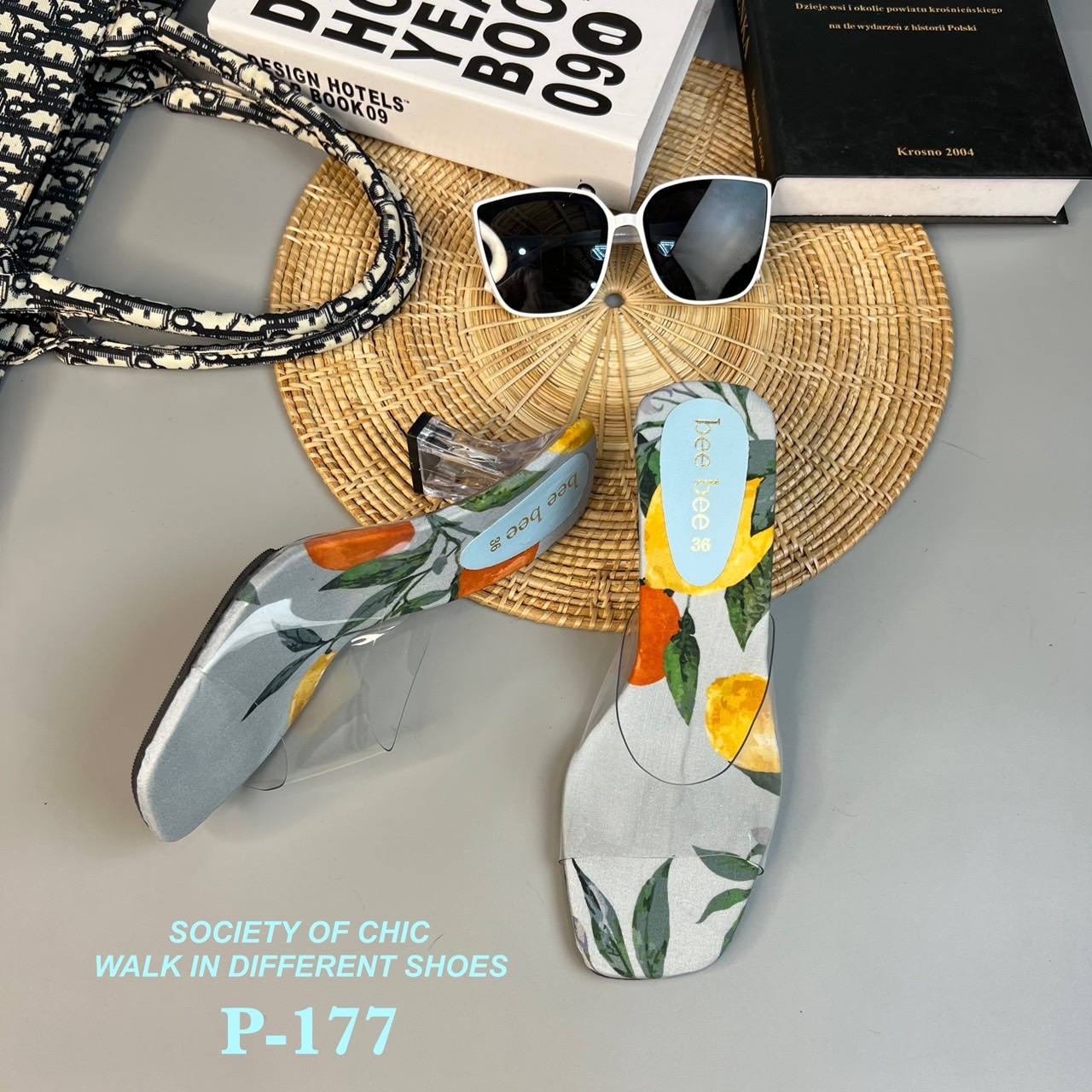 New in ‼️ โอ๊ยยย สวยไม่ไหว งานส้นแก้ว พื้นสวยมากกก ลายน้องส้ม สวยจึ้ง ไปอีก หน้าสวมพลาสติกใส แมทช์ชุดง่าย สูง 2.5 นิ้ว พร้อมสับแล้วไปกันเลยแม่!!!