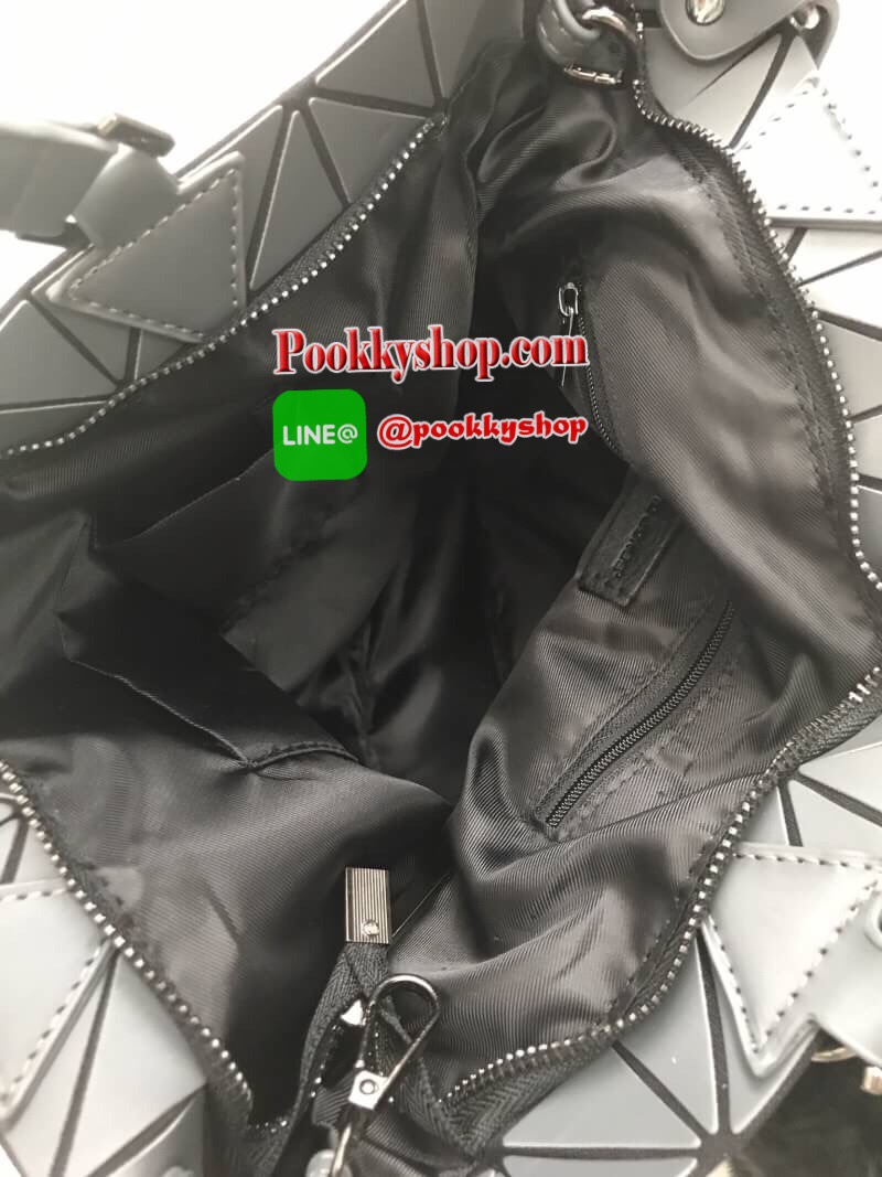 2 สีเข้าใหม่ Coffee brown และ Metal grey Tone สี earth tone สุด classic ที่ แมทช์กับชุดง่ายมาก แถมยังลาย Limited edition หายาก ปรับทรงได้ 2 แบบ น่ารักมาก ค่า กระเป๋า จากแบรนด์ David Jones กระเป๋าสะพายข้างดีไซน์เกร๋มาก สีสวยหรูมาก ขนาดกำลังดีเลย น้ำหนักเบา