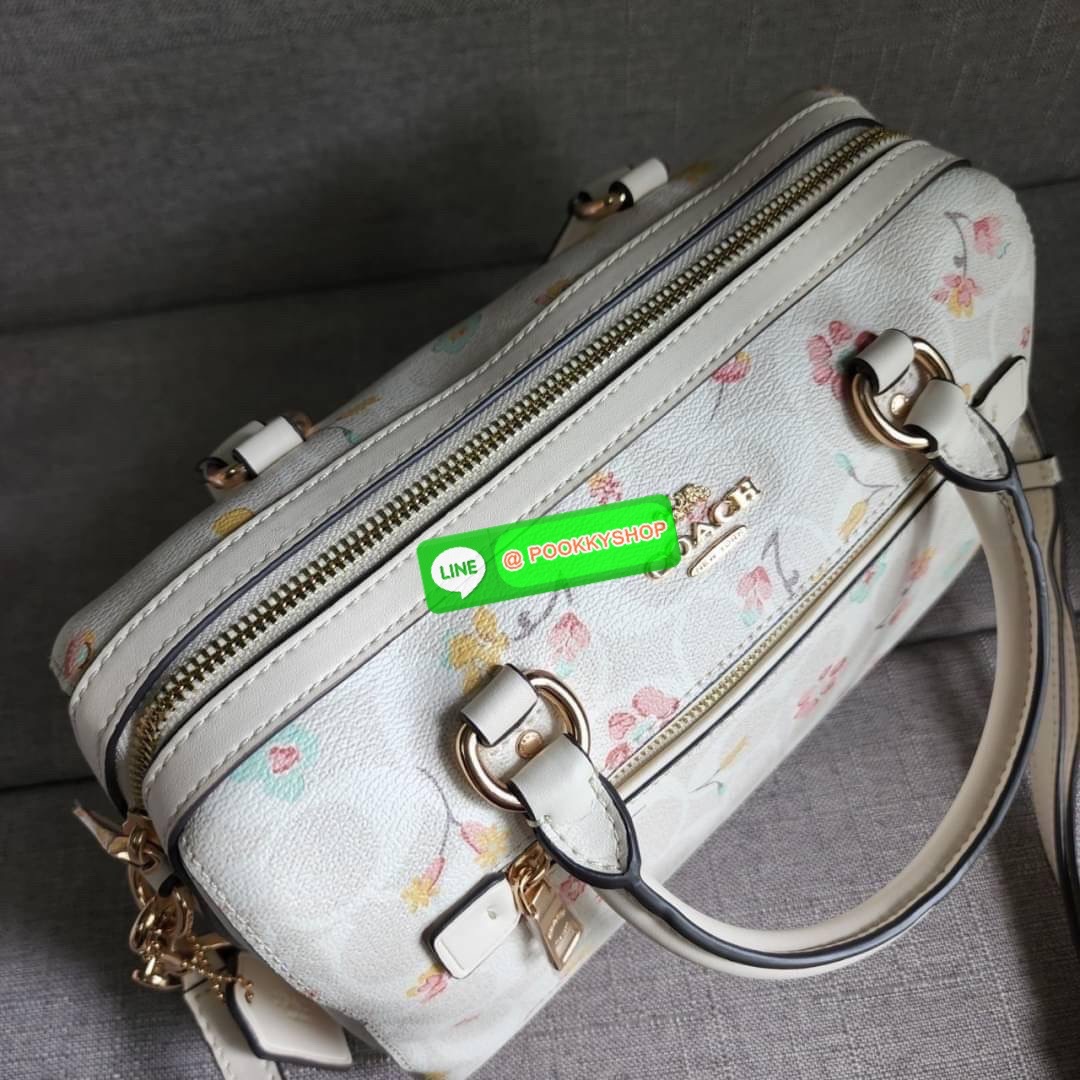 COACH ROWAN SATCHEL IN SIGNATURE CANVAS WITH MYSTICAL FLORAL PRINT (COACH C8615) กระเป๋าสะพายข้างทรงหมอนเป็นอีกรุ่นมาแรงสุดๆ ฮอตตลอด เป็นทรงที่ต้องมาติดตู้ โดดเด่นอย่างลงตัวกับรุ่นนี้ หมอน 10" รุ่นมีช่องซิปด้านหน้า สามารถแยกเก็บของสำคัญๆได้อย่างเป็นส